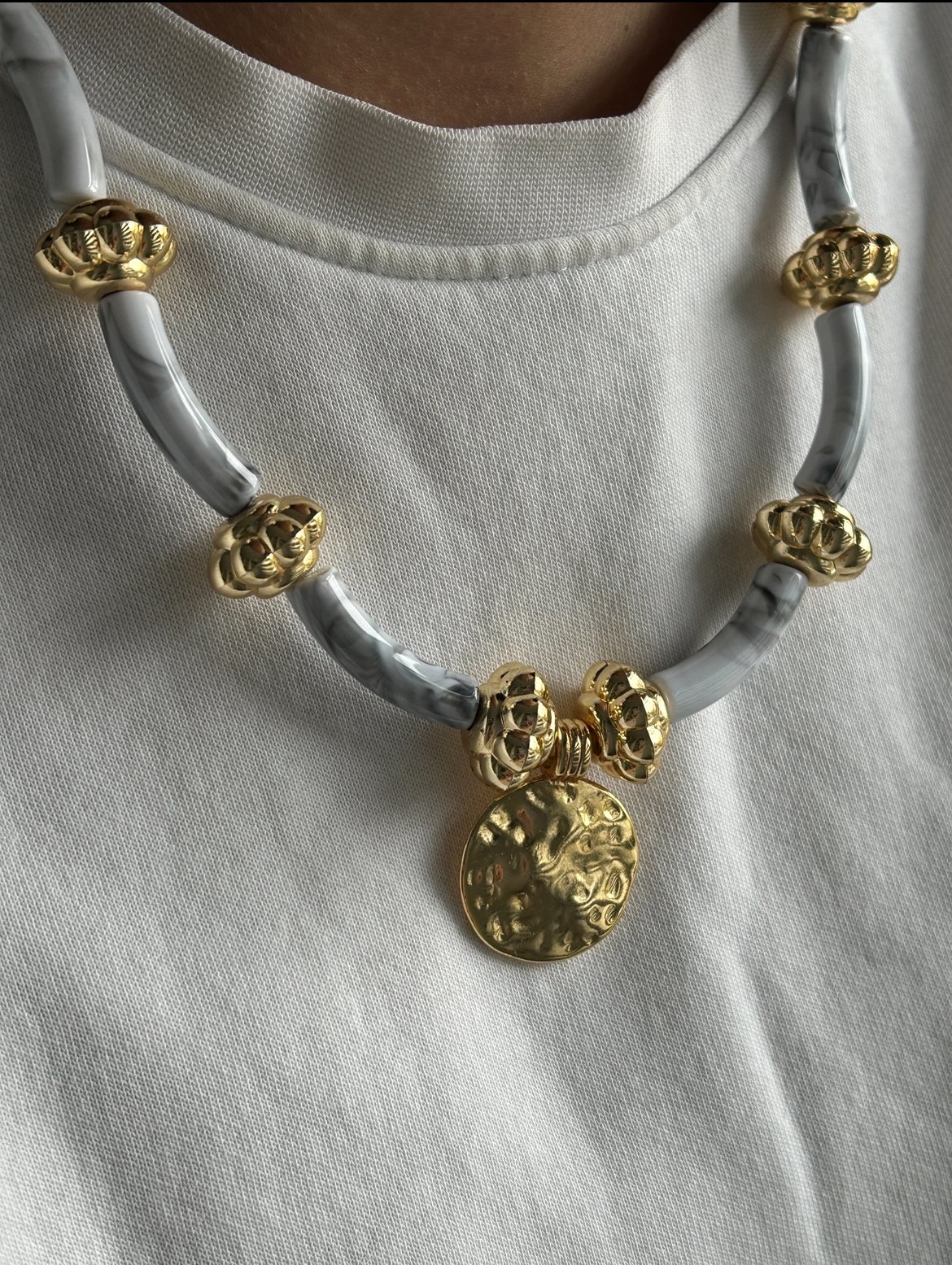 Akrilik Kemik Desen Kolye