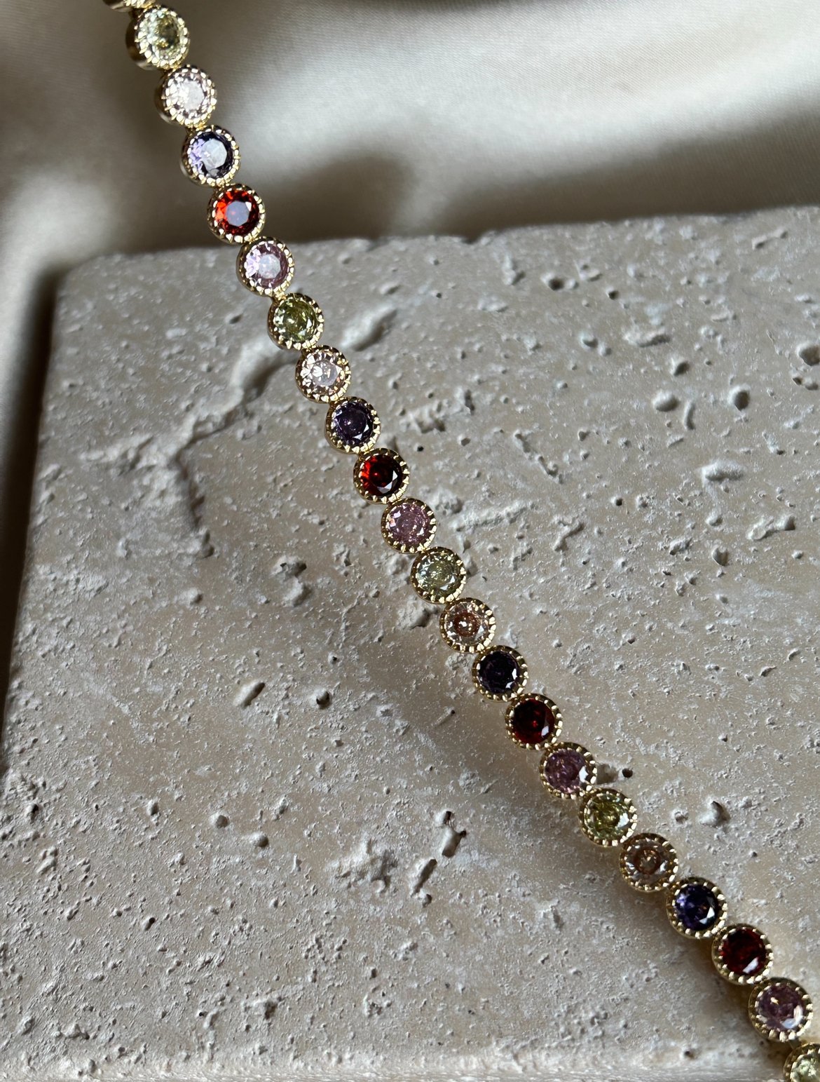 Renkli Taş Yuvarlak Model Bileklik (14k Renk)