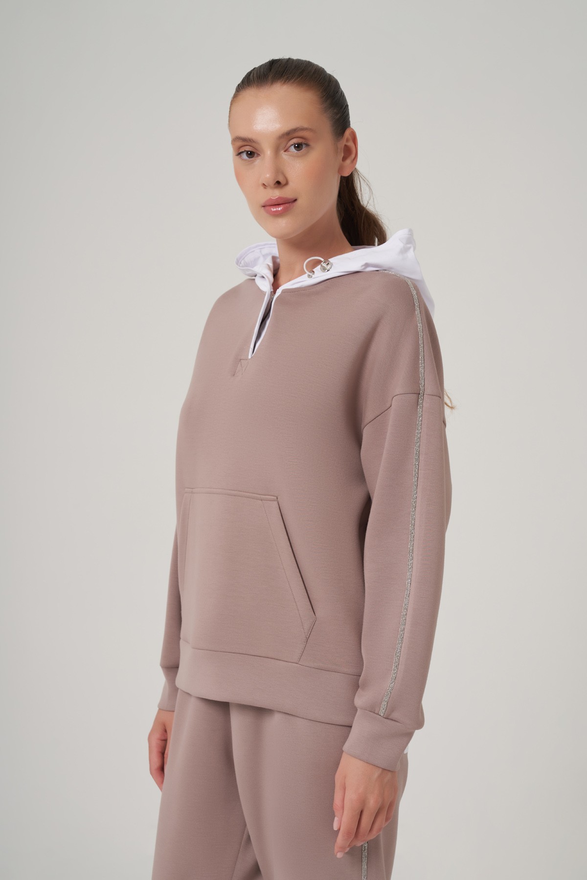 Kapüşonlu Taş Detaylı Sweatshirt