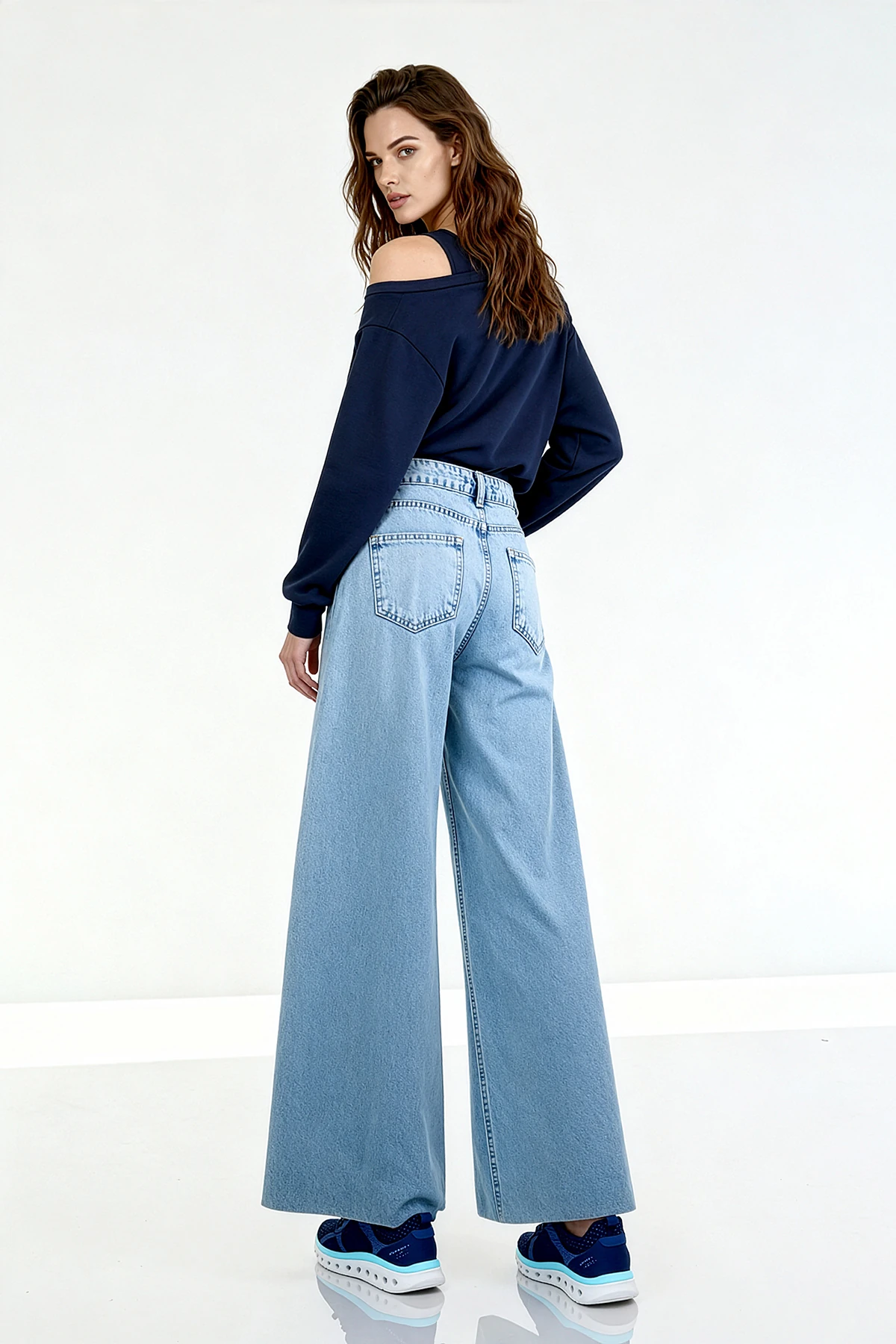 İnci Detaylı Sweatshirt