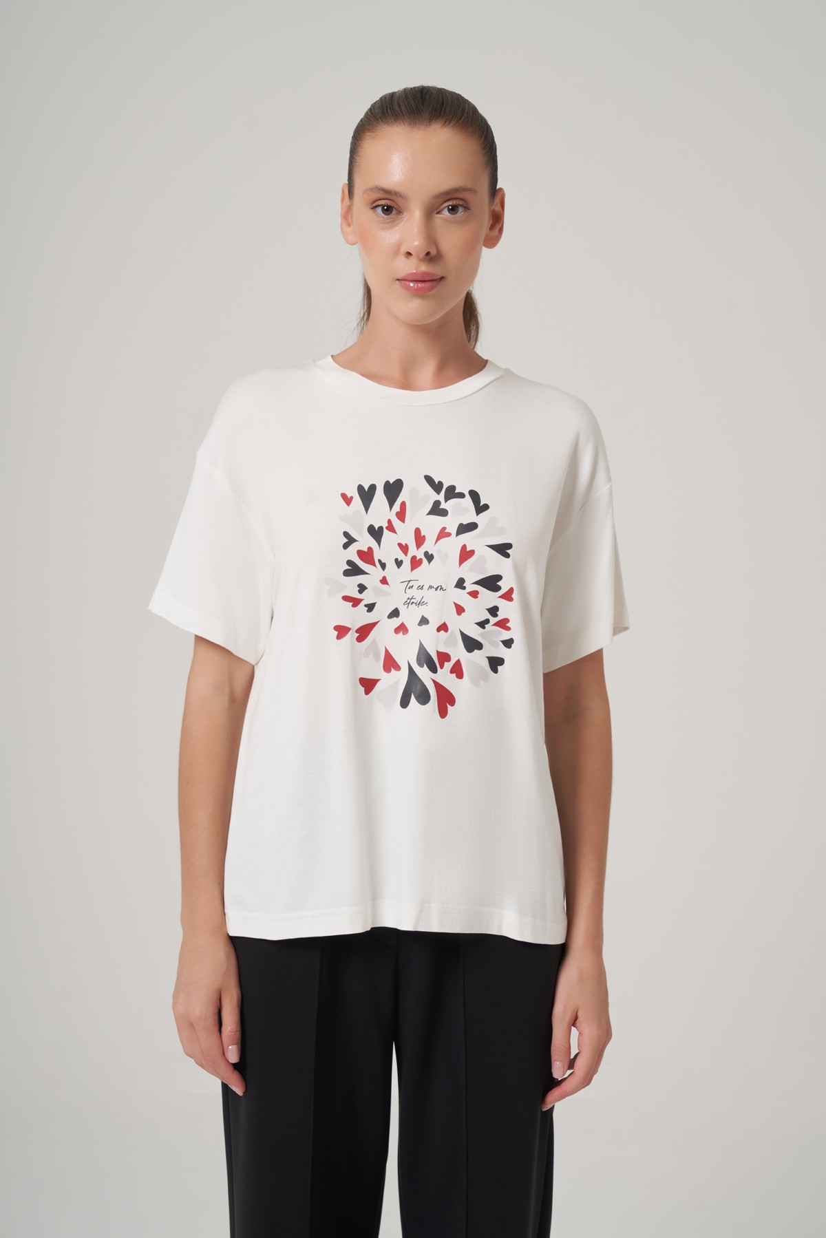 Baskılı Geniş Yaka T-Shirt - SİYAH