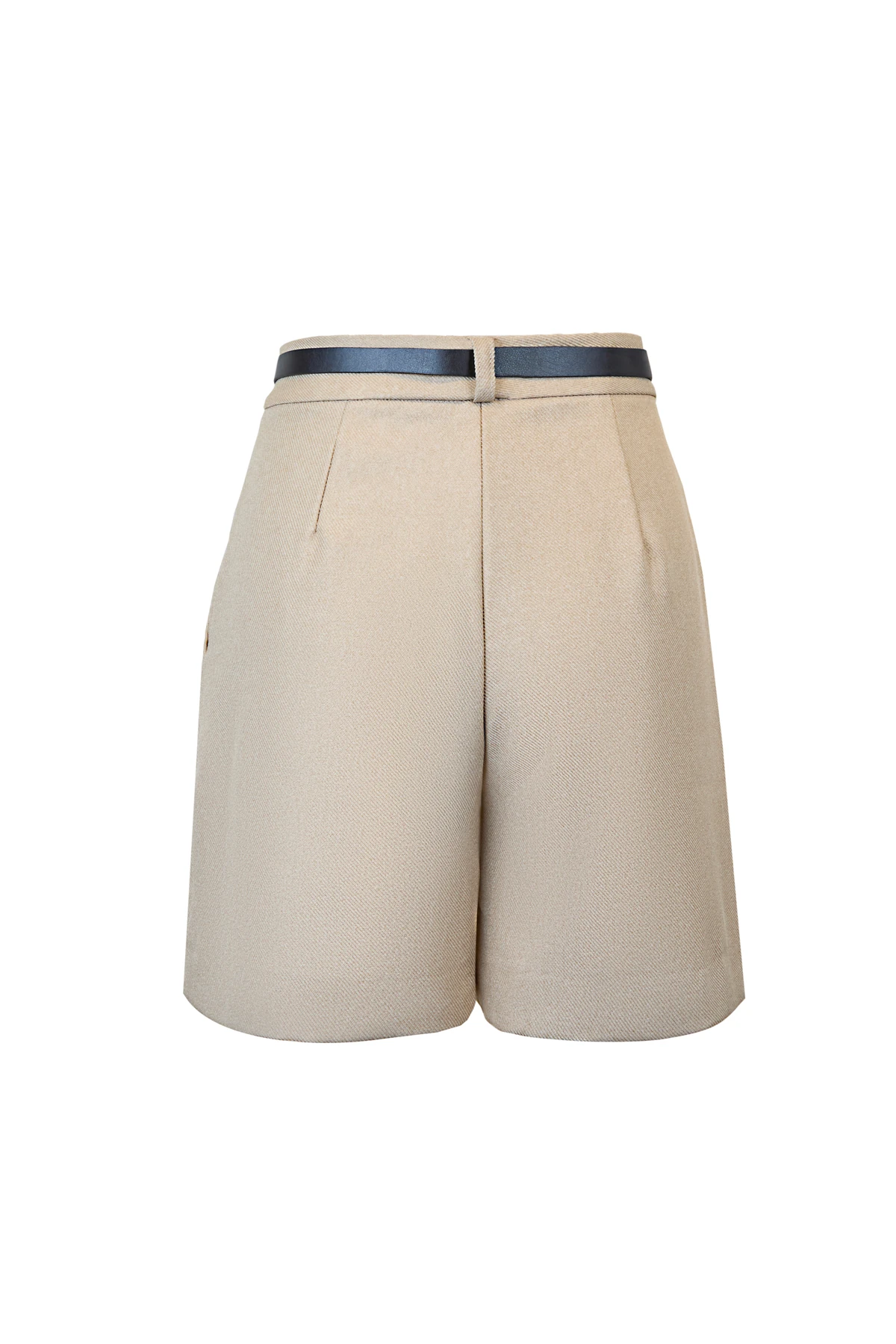 Tek Pileli Kemerli Şort