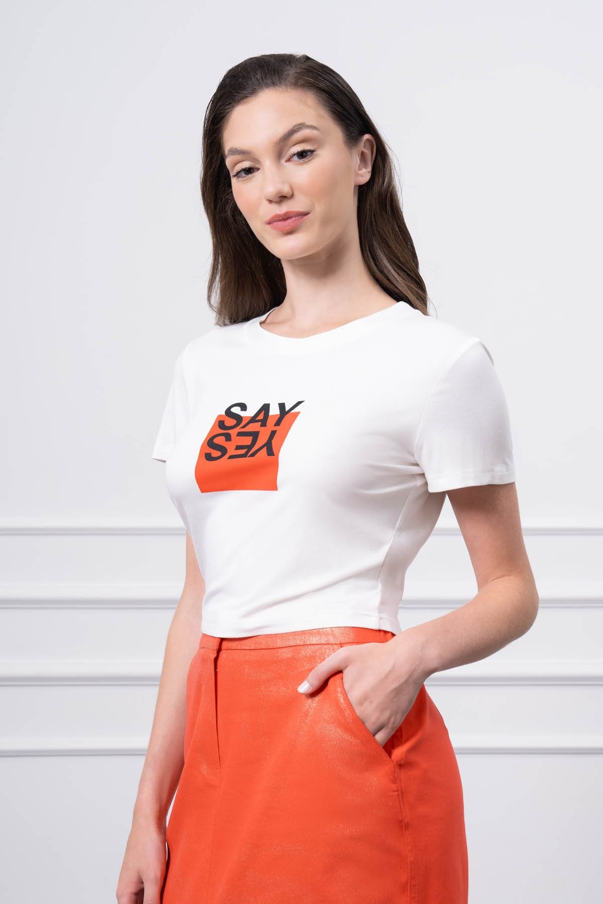 Geniş Yaka Crop T-Shirt