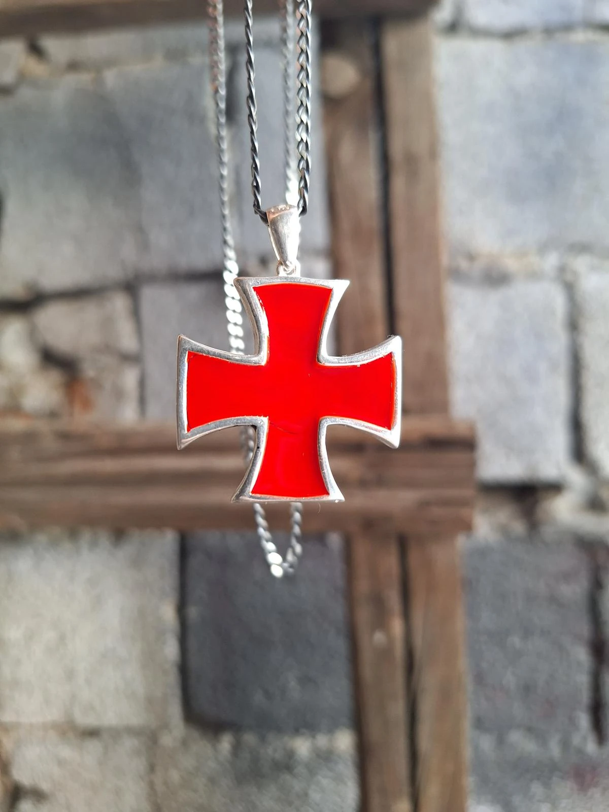 Iron Cross Black and Red Pendant %100 Gümüş Kolye