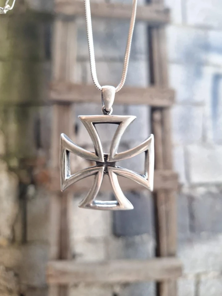 Iron Cross Pendant %100 Gümüş Kolye