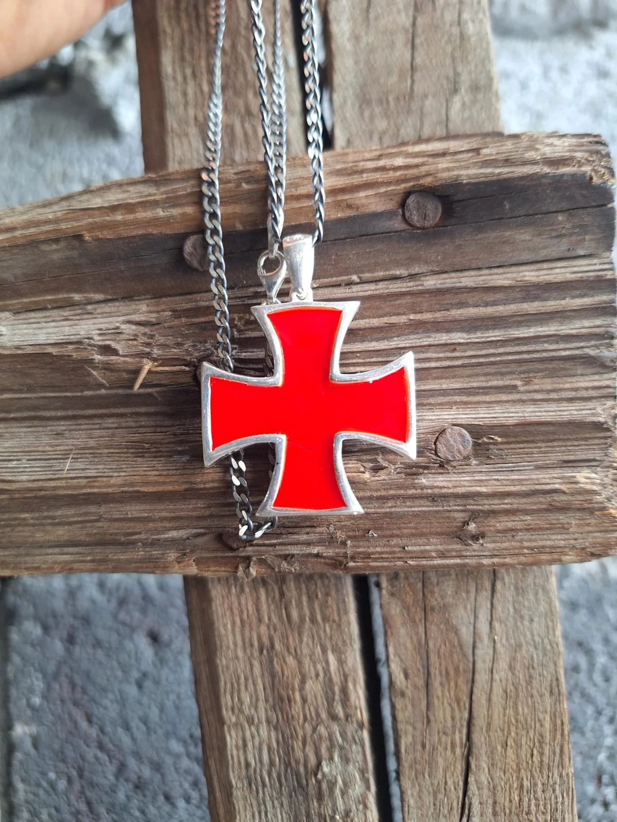 Iron Cross Black and Red Pendant %100 Gümüş Kolye