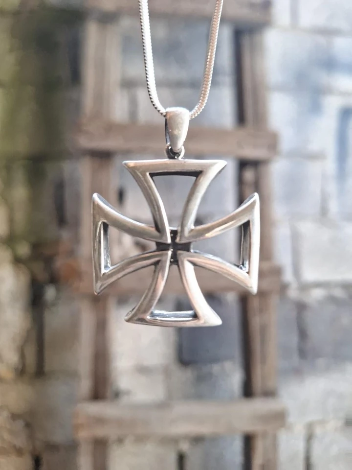 Iron Cross Pendant %100 Gümüş Kolye