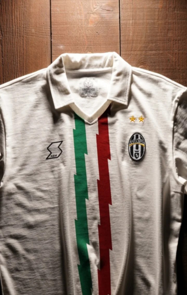 Retro Beyaz Juventus Futbol Forması 2010-11