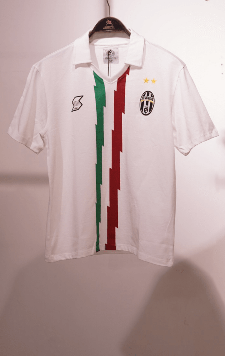 Retro Beyaz Juventus Futbol Forması 2010-11