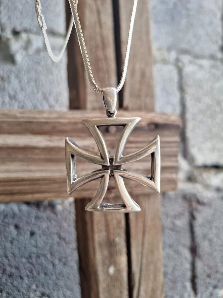 Iron Cross Pendant %100 Gümüş Kolye