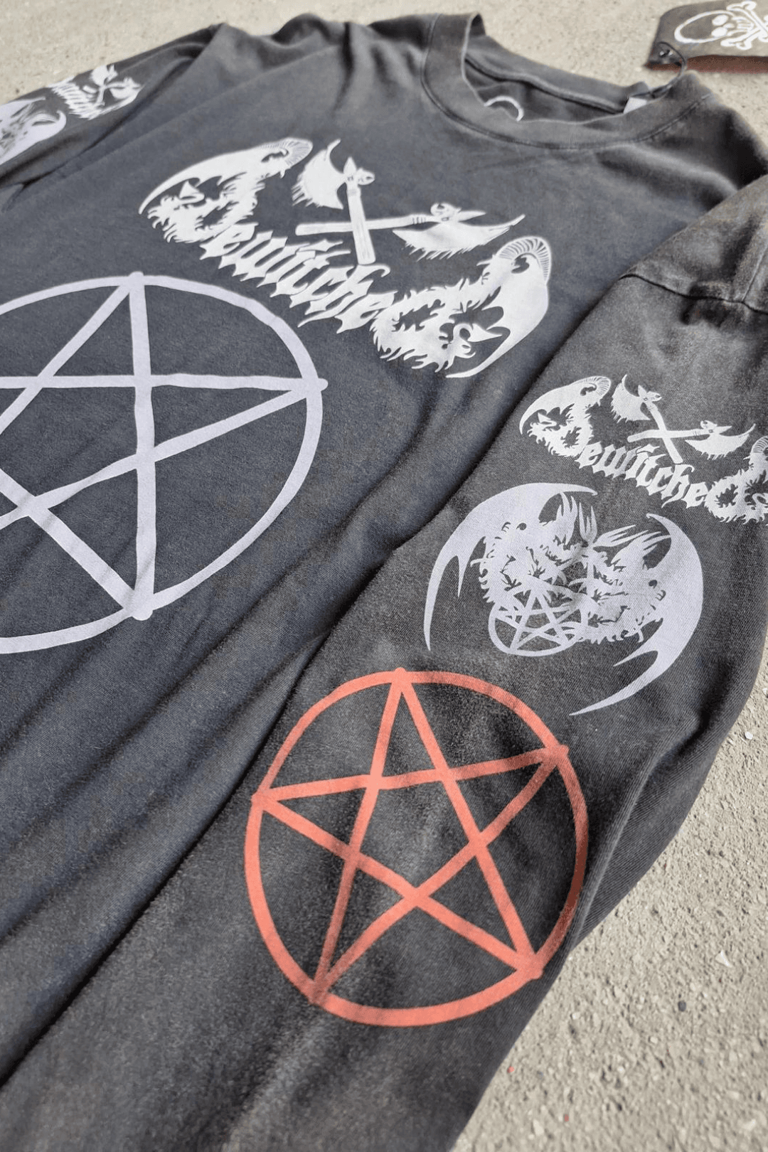 ''Bewitched'' Uzun Kol T-shirt