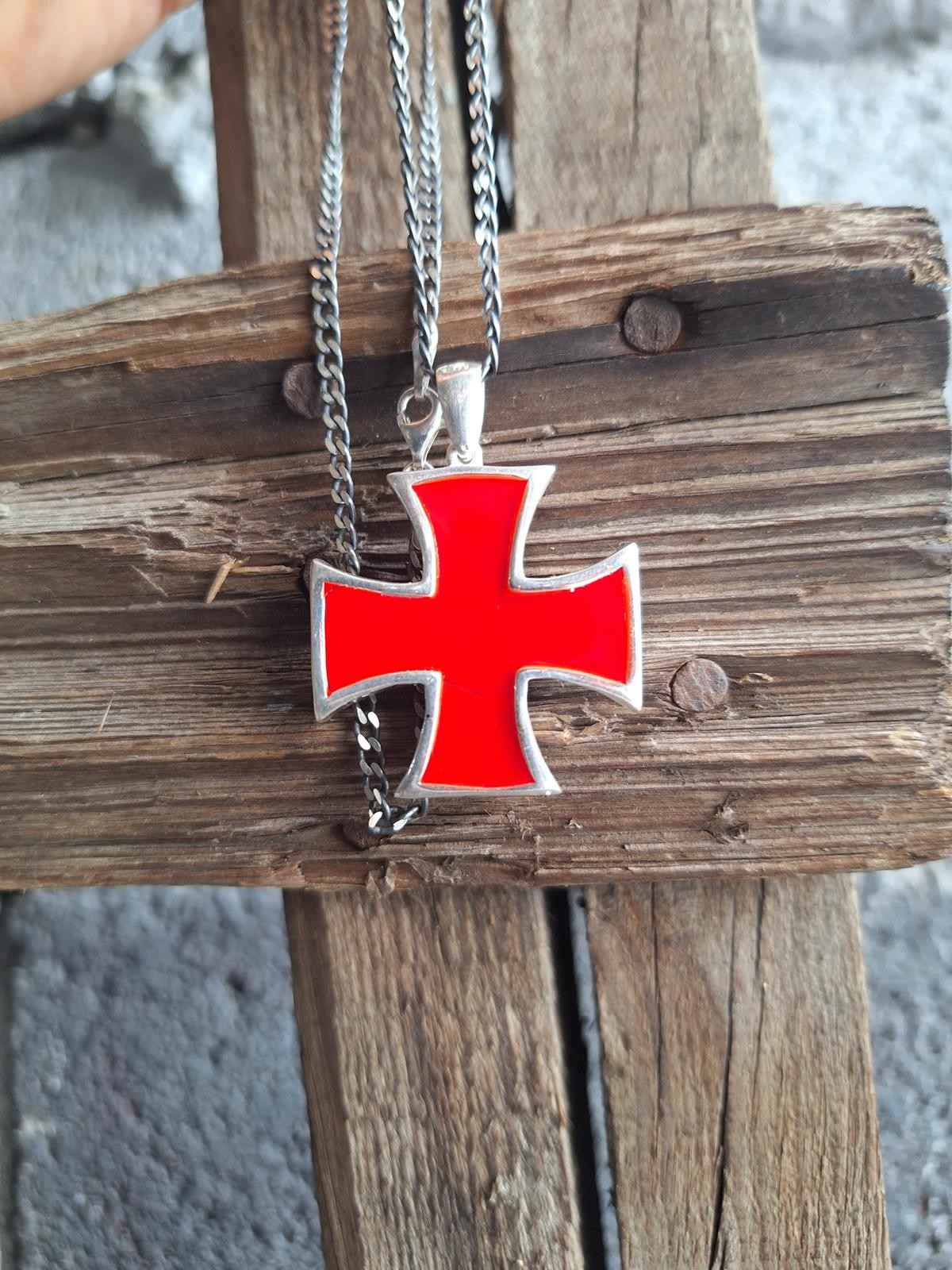Iron Cross Black and Red Pendant %100 Gümüş Kolye