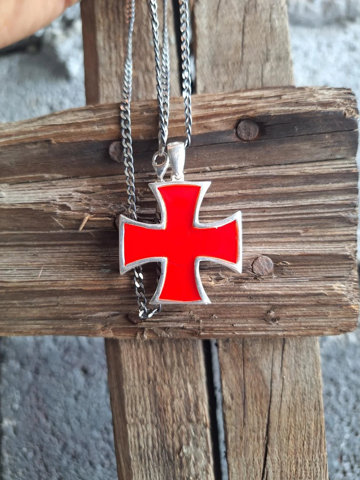 Iron Cross Black and Red Pendant %100 Gümüş Kolye