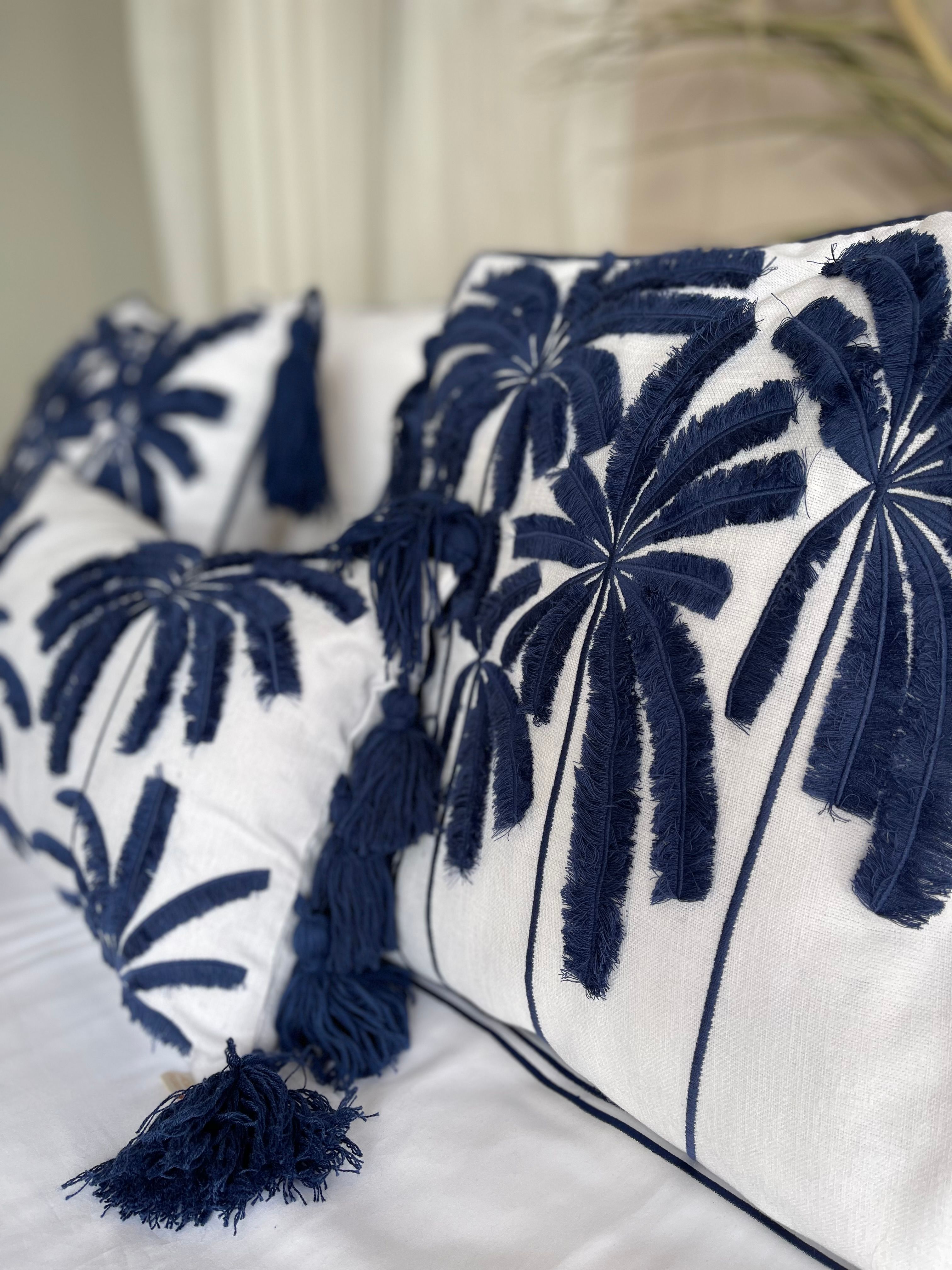Tropical Collection Lacivert Nakışlı Kırlent Kılıfı
