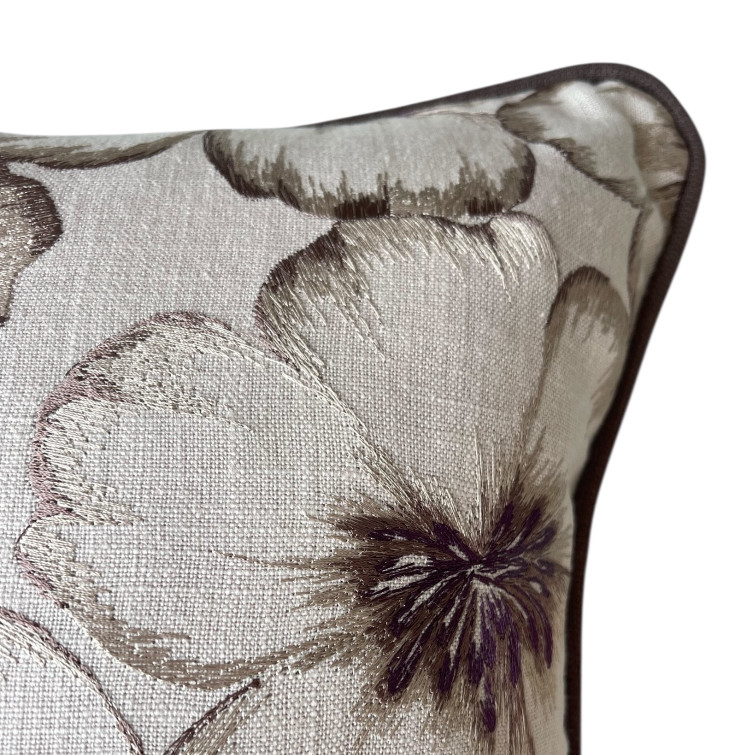 Mürdüm Çiçek Nakışlı Kırlent Kılıfı 45*45 cm