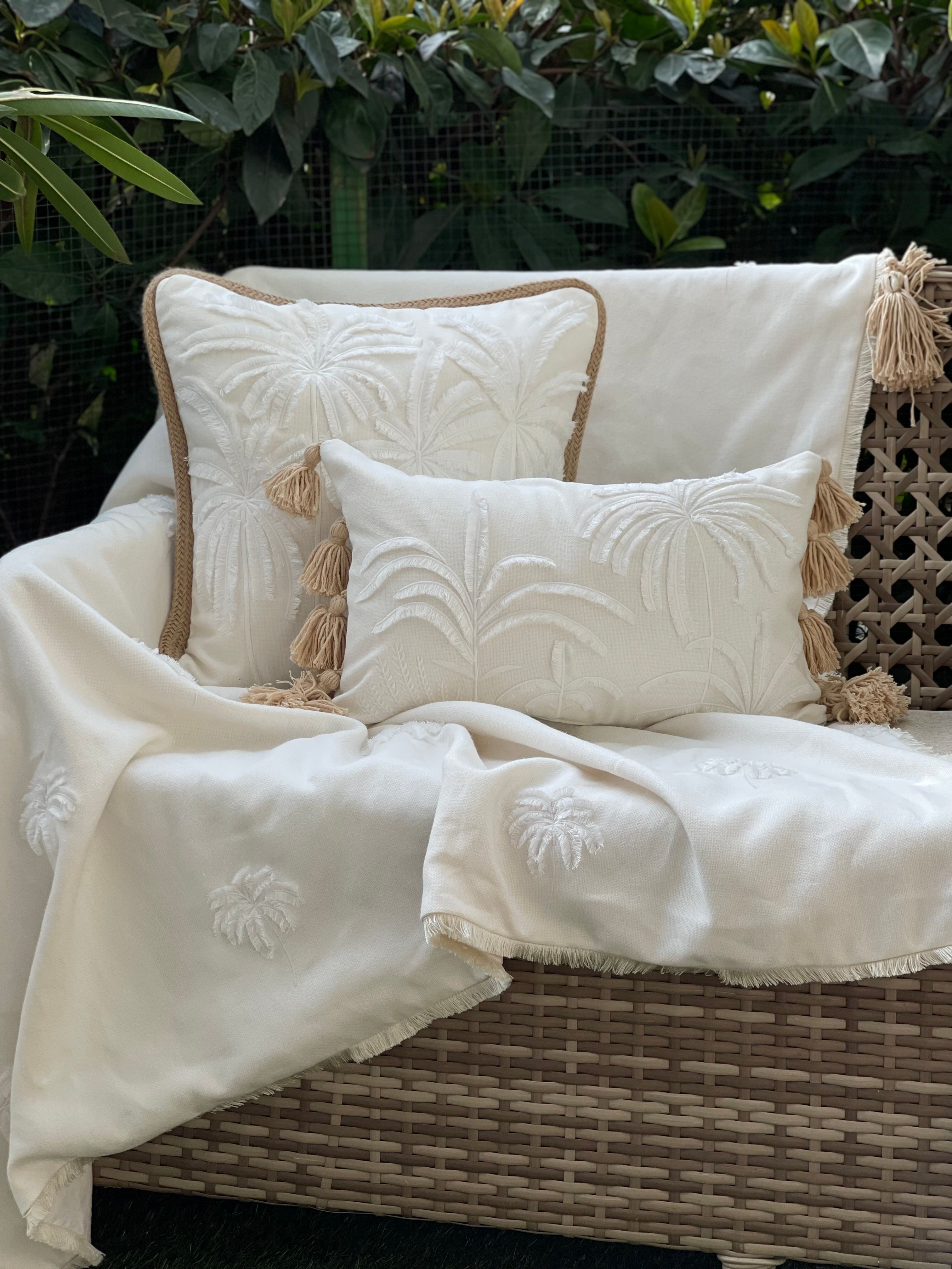 Tropical Collection Ekru Nakışlı Kırlent Kılıfı