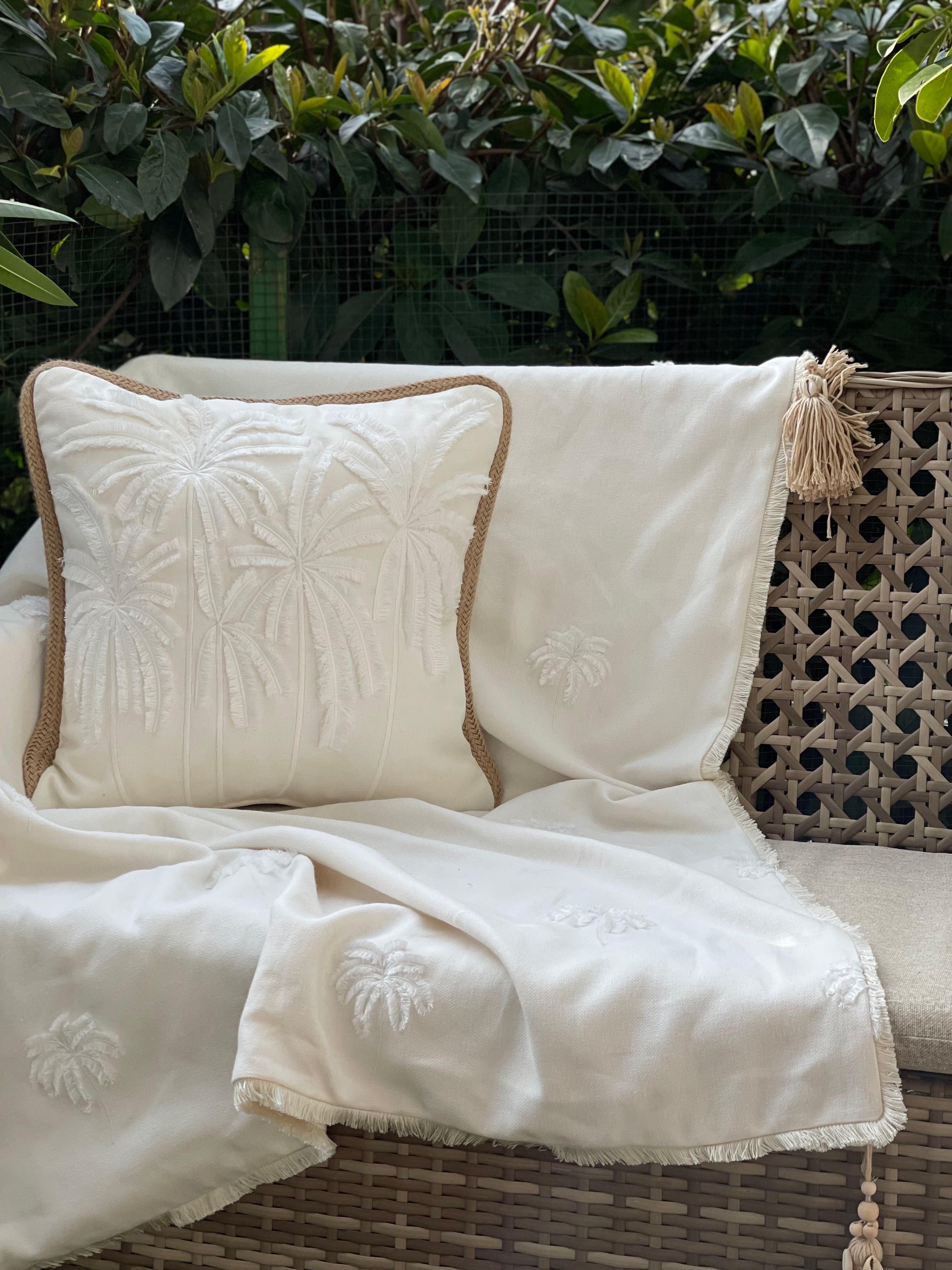Tropical Collection Ekru Nakışlı Kırlent Kılıfı