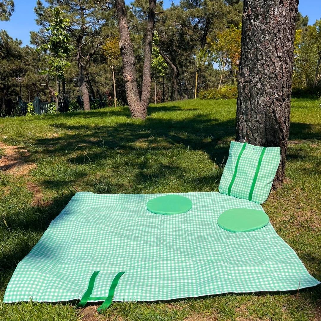 Green Gingham Picnic Set