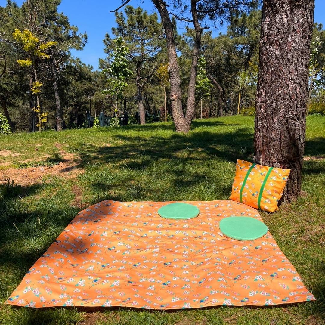 Bird Patterned Picnic Set