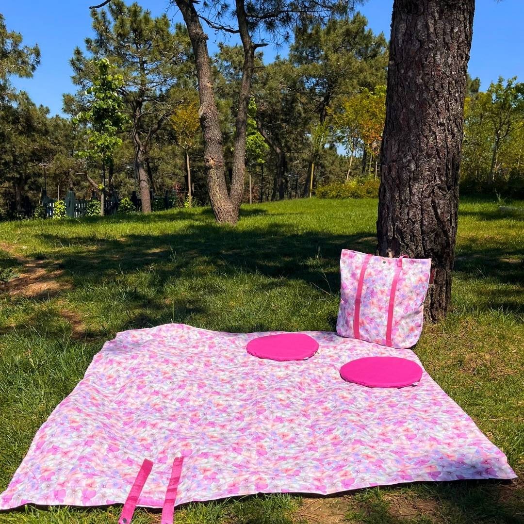 Pink Floral Pattern Picnic Set