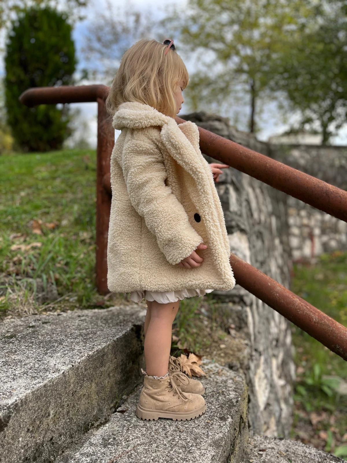 krem tengi pekuş astarlı kaban 