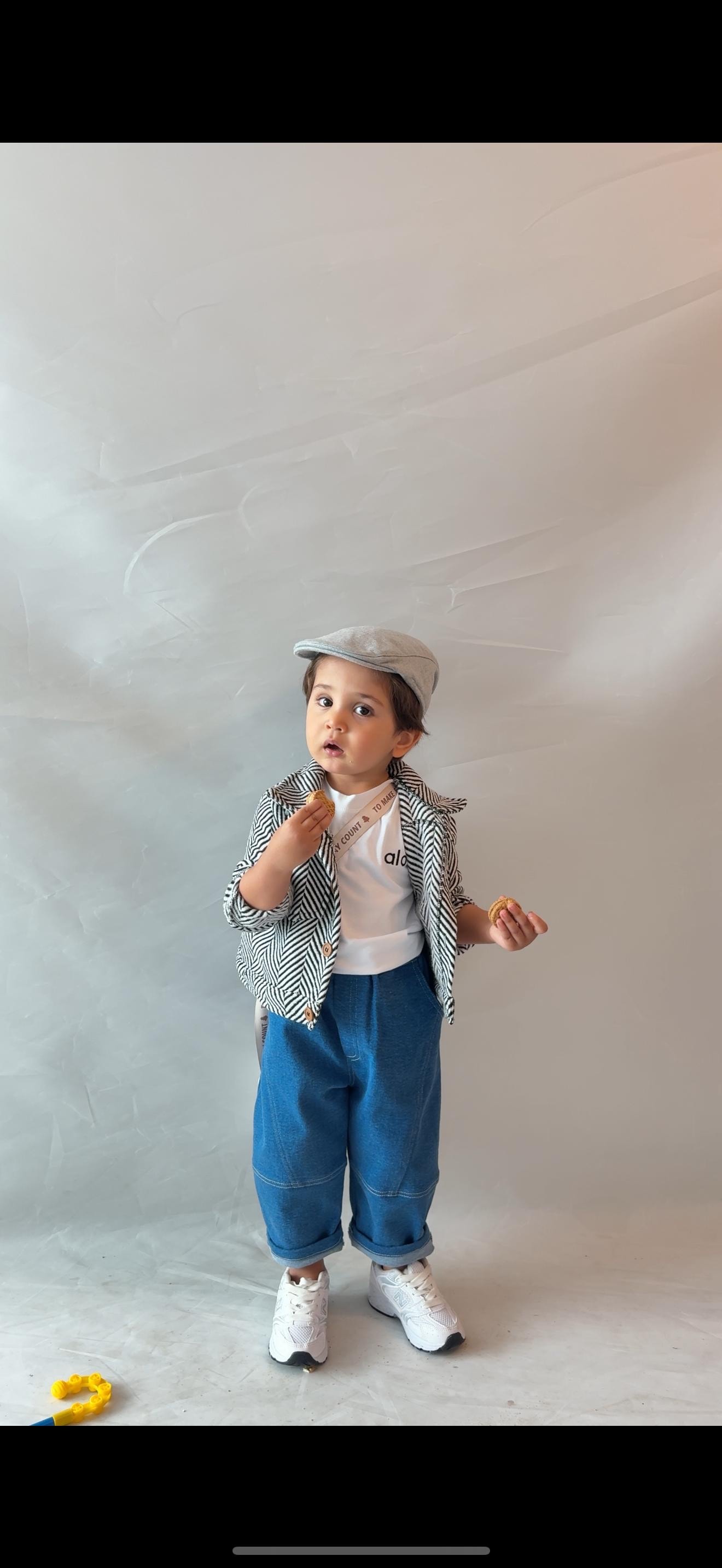 kot pantolon siyah beyaz kaşe ceket alo tişört 