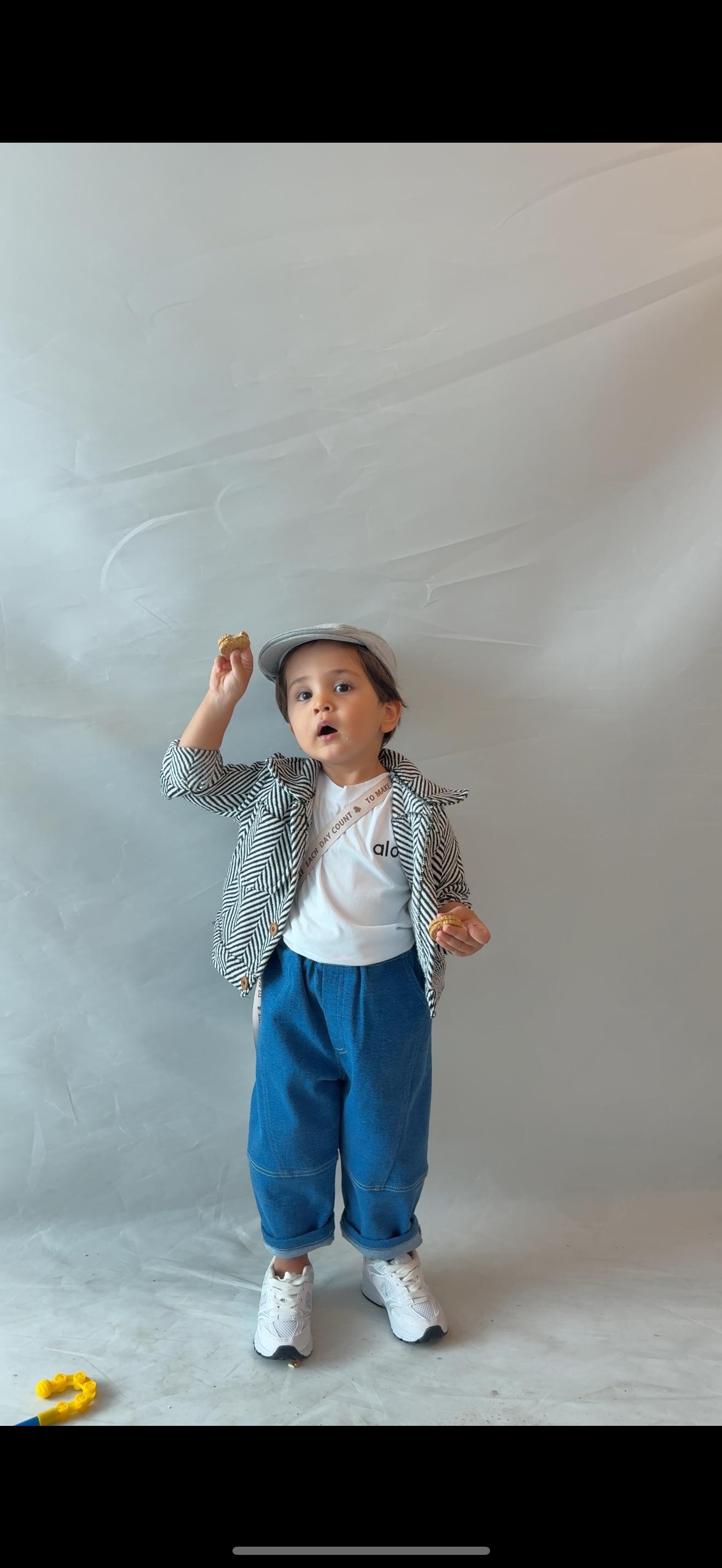 kot pantolon siyah beyaz kaşe ceket alo tişört 