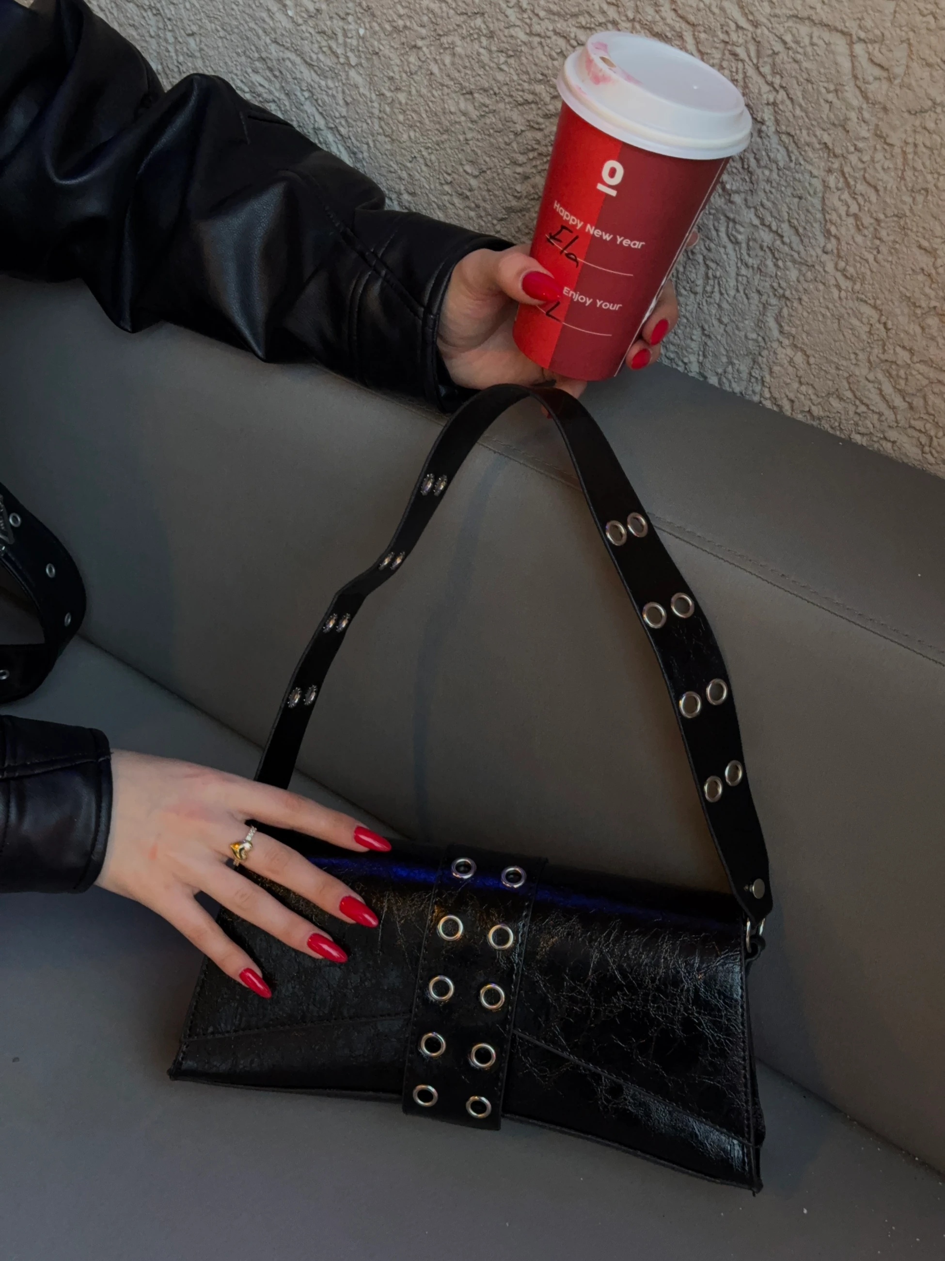 Kadın Asimetrik Zımbalı Baget Çanta - ZENDA - Siyah