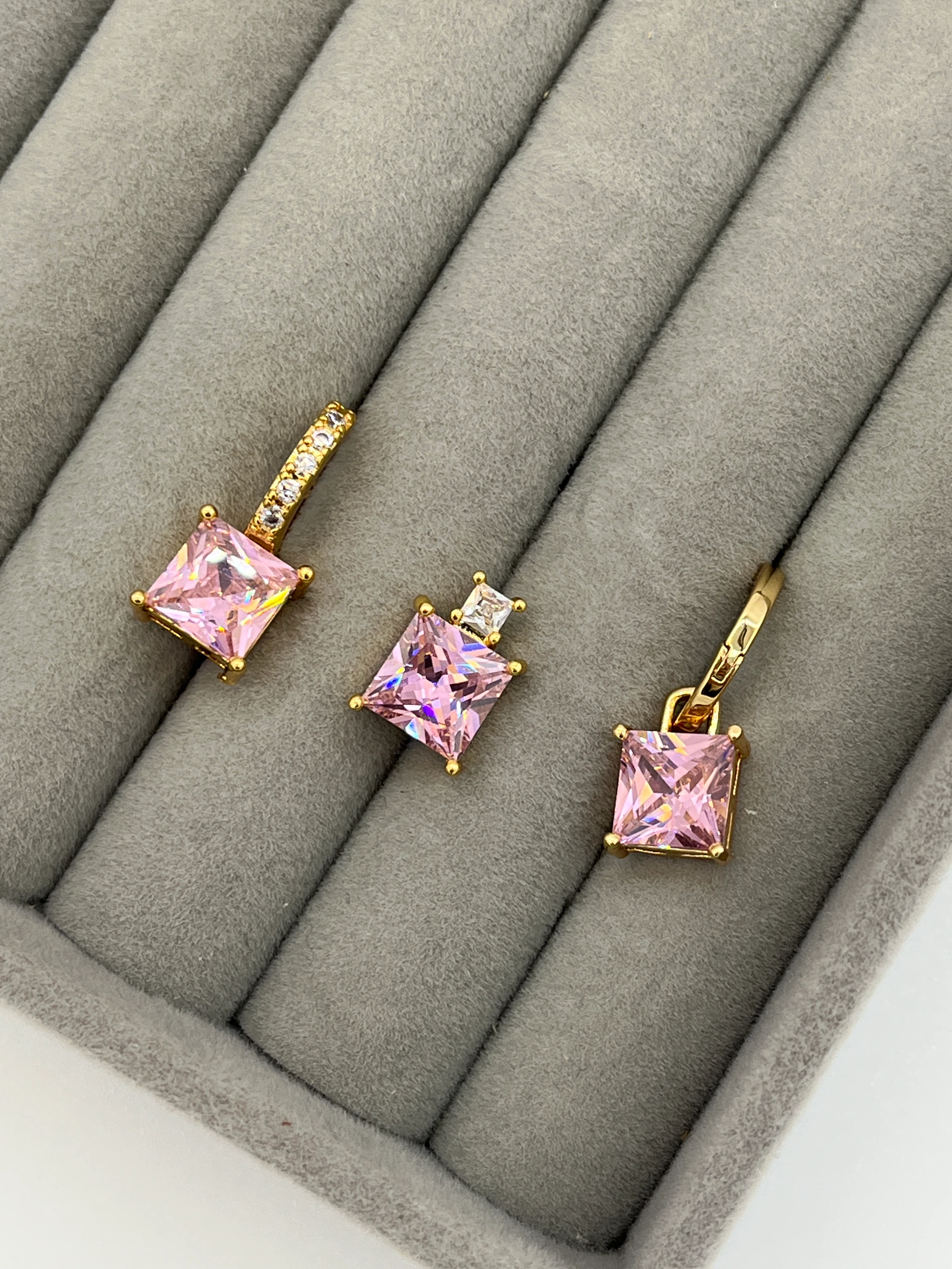 Pembe kare taşlı 3'lü set küpe - GOLD