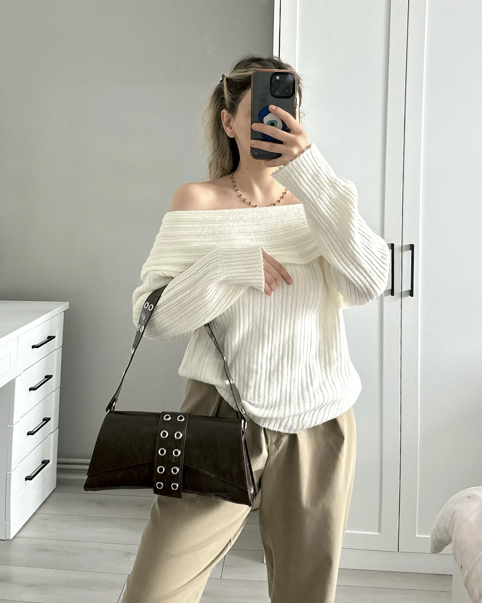 Kadın Asimetrik Zımbalı Baget Çanta - ZENDA - Kahve