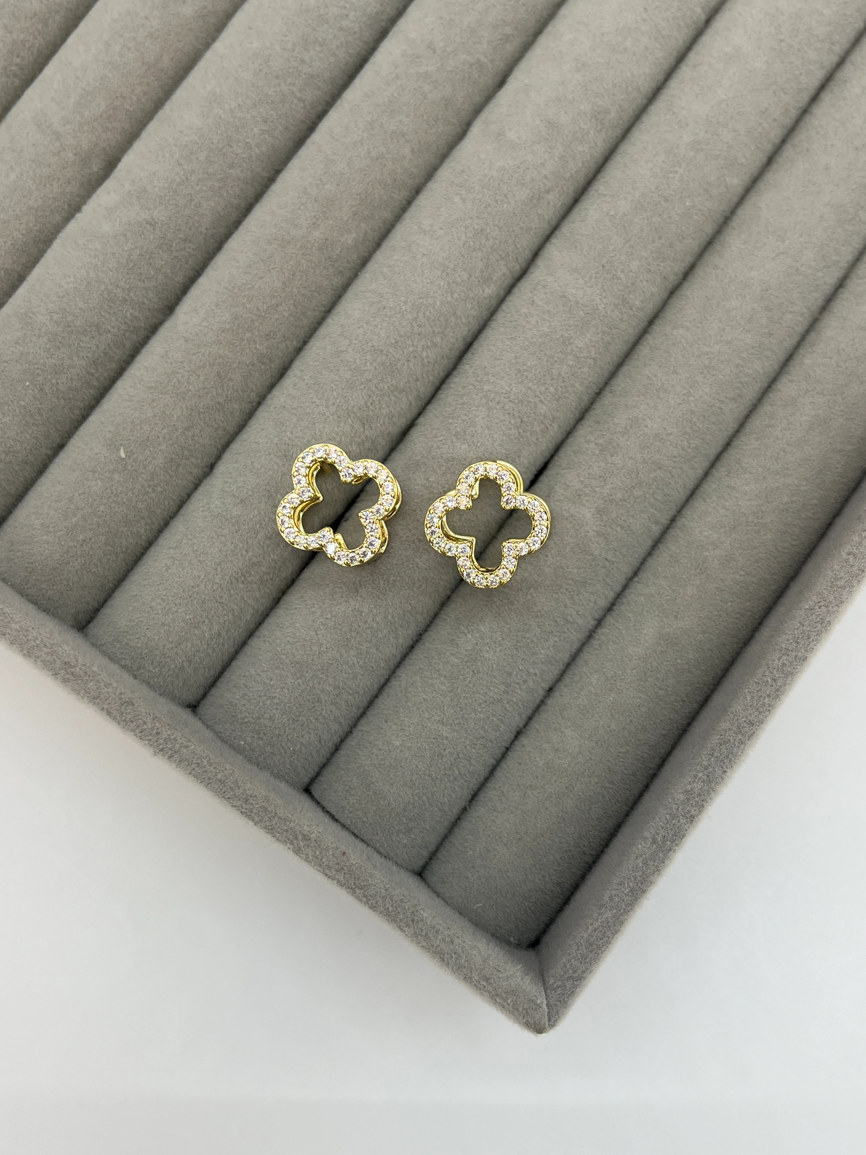 Taşlı yonca küpe - GOLD