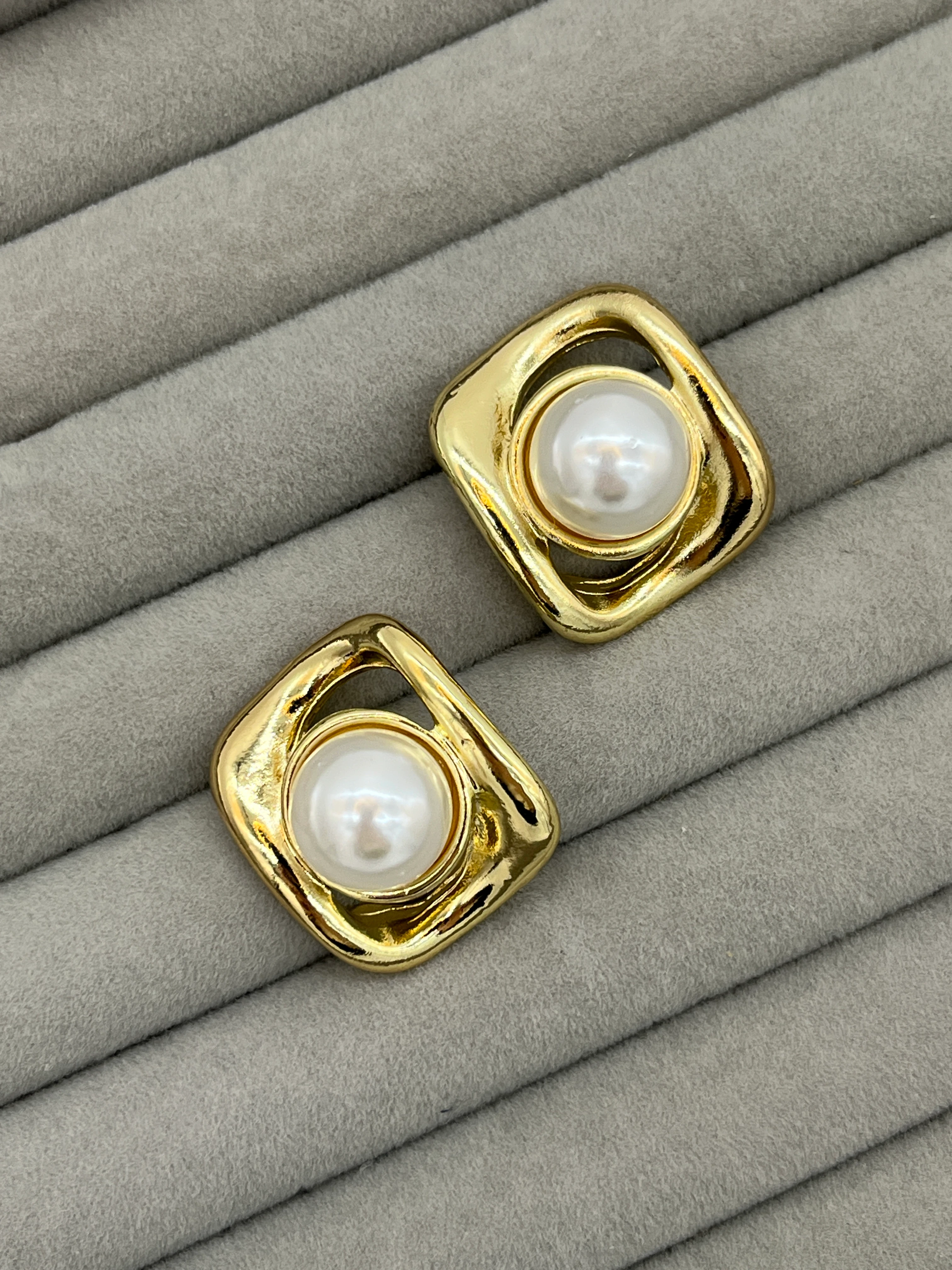 İncili Kare Küpe -  GOLD