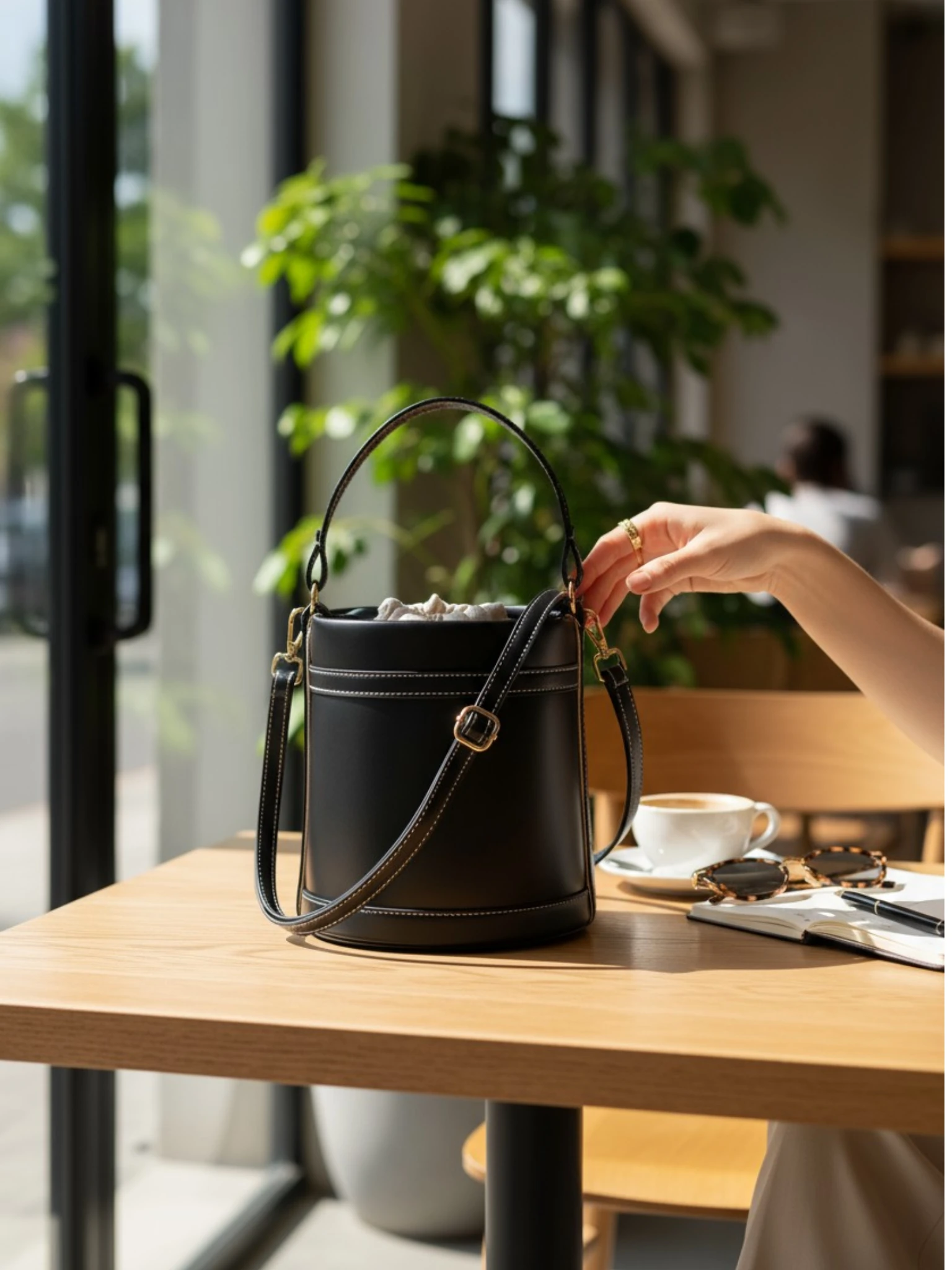 Kadın Büzgülü Çapraz Askılı El Ve Omuz Çantası - OLA