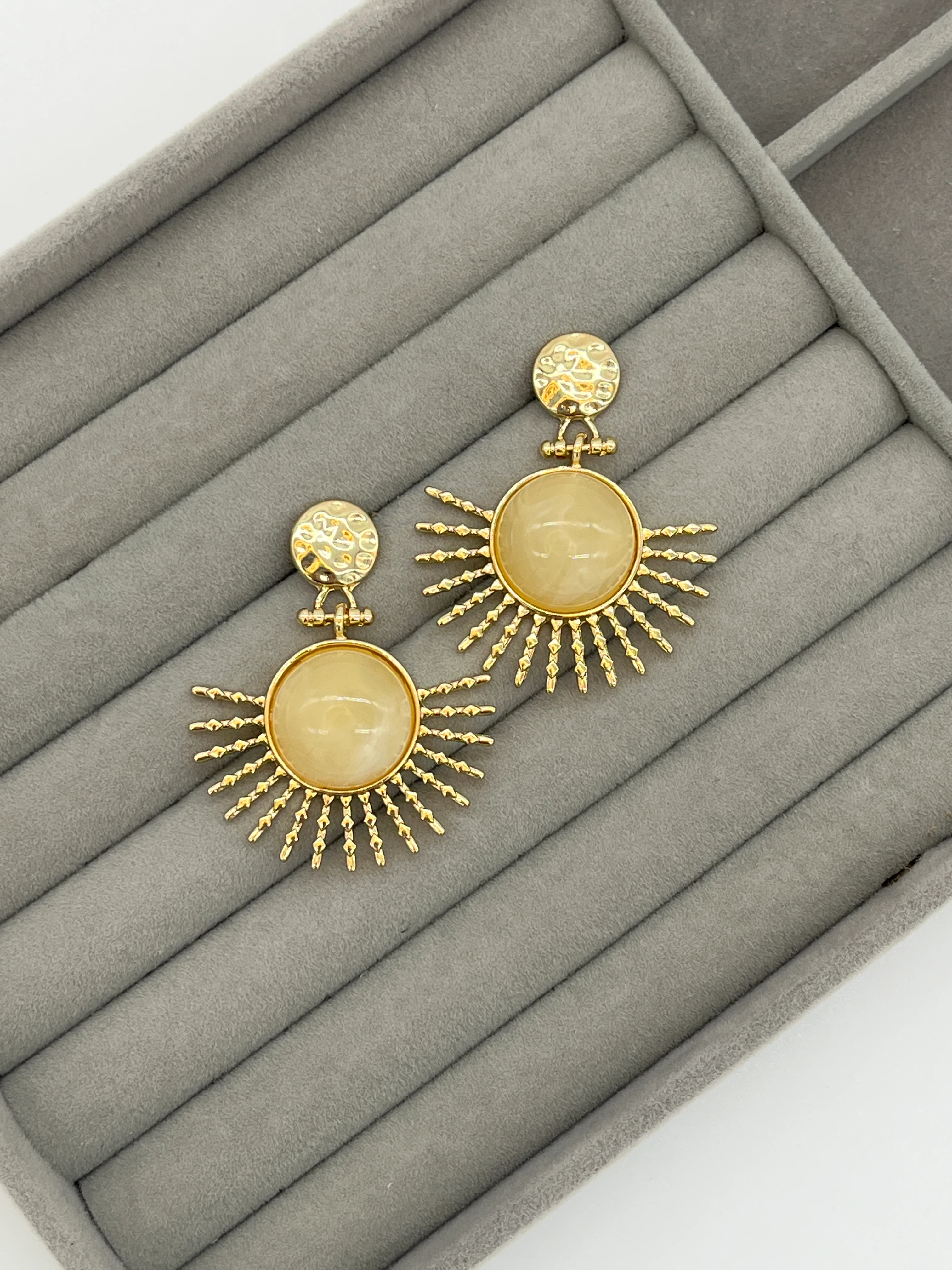 Sallantılı Güneş küpe - GOLD