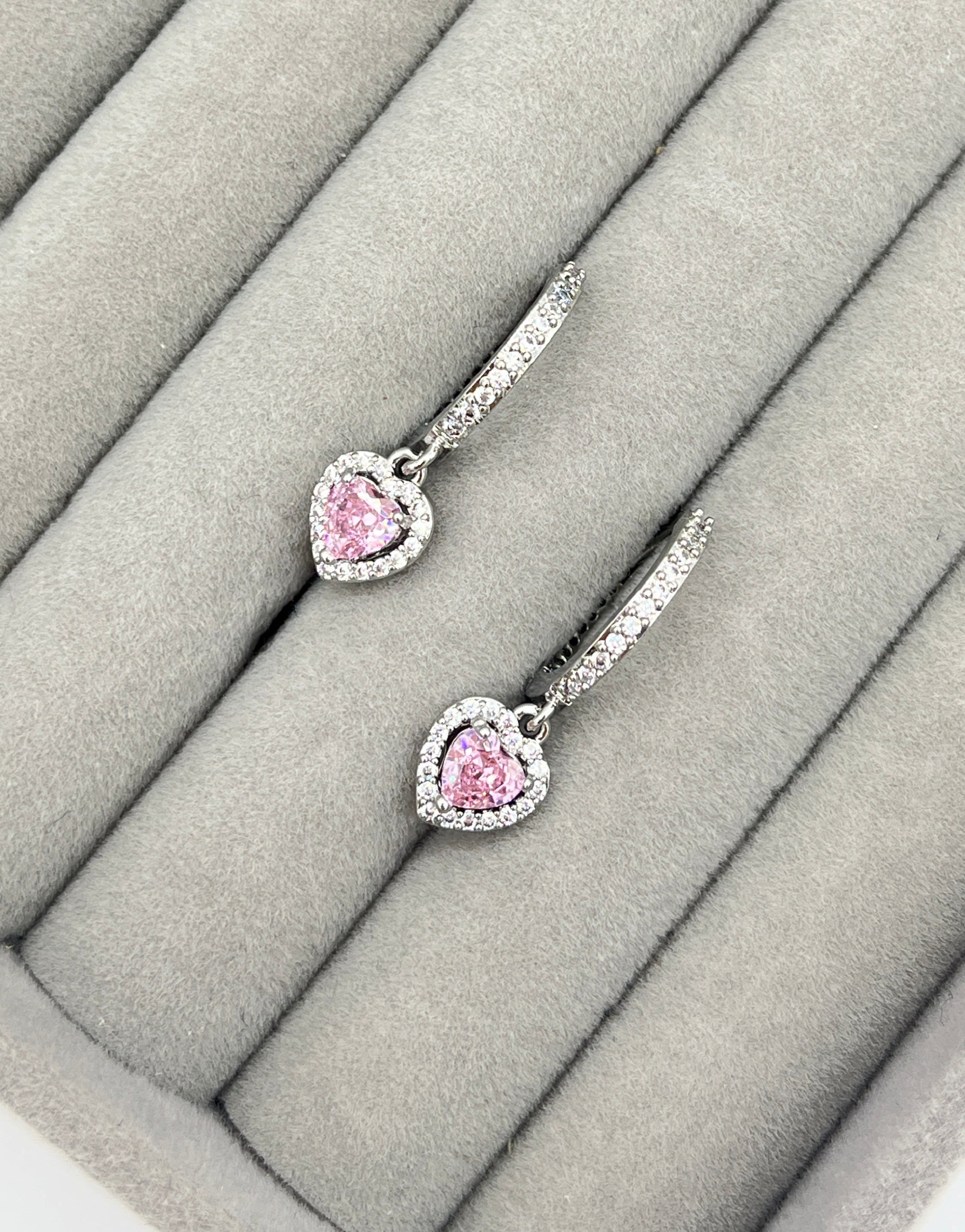 Pembe taşlı kalp tasarımlı küpe - SILVER