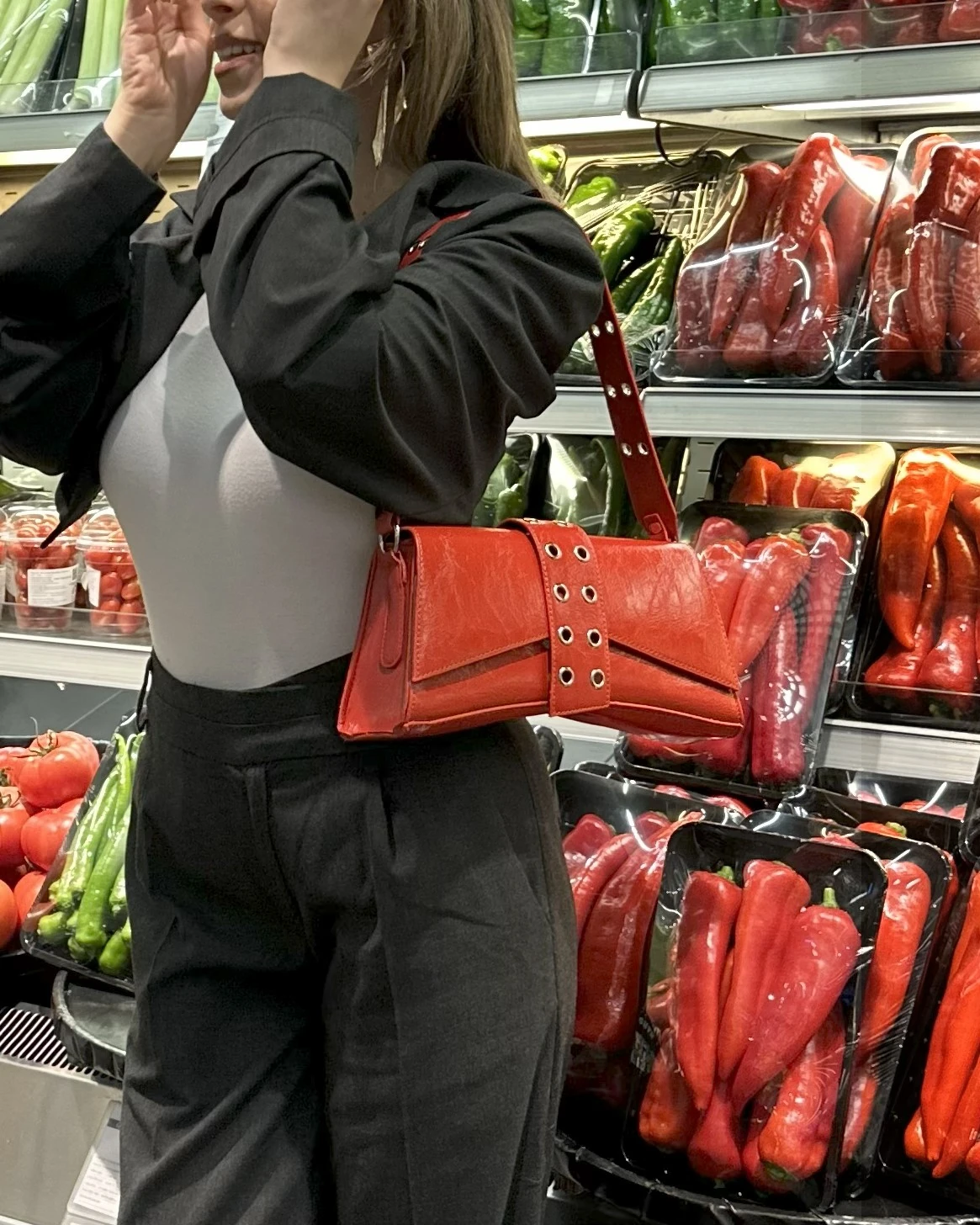 Kadın Asimetrik Zımbalı Baget Çanta - ZENDA - Kırmızı