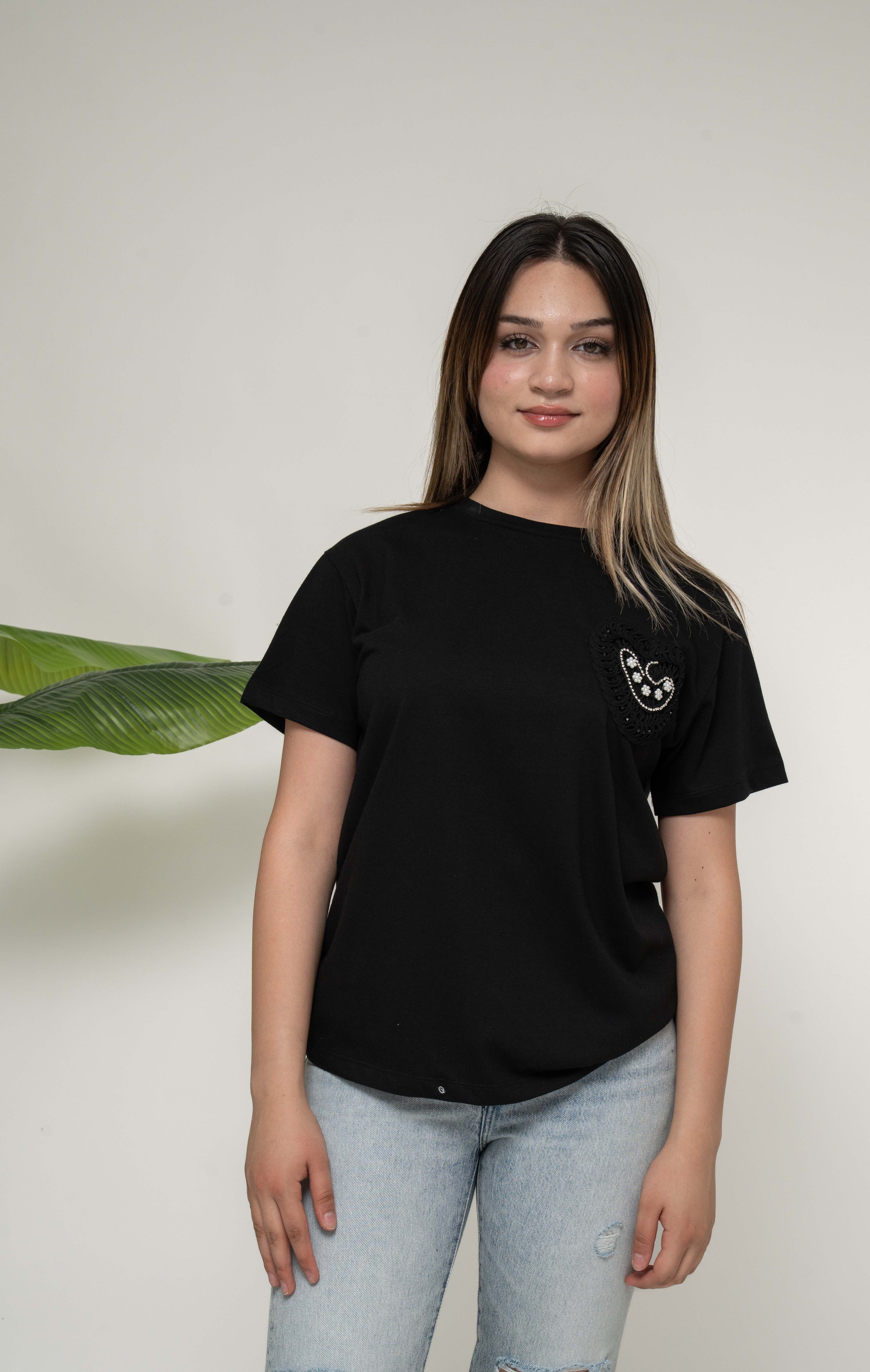 Boncuk İşlemeli Bisiklet Yaka  T-shirt