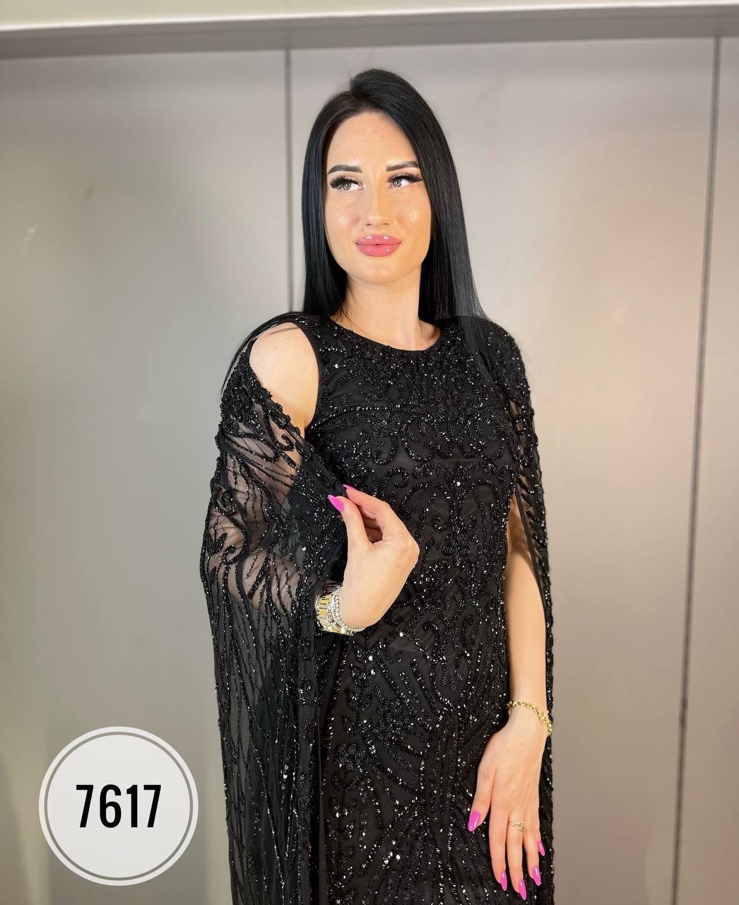 Pelerin Kollu Sim İşlemeli Özel Tasarım Abiye – Işıltılı ve Asil Duruş