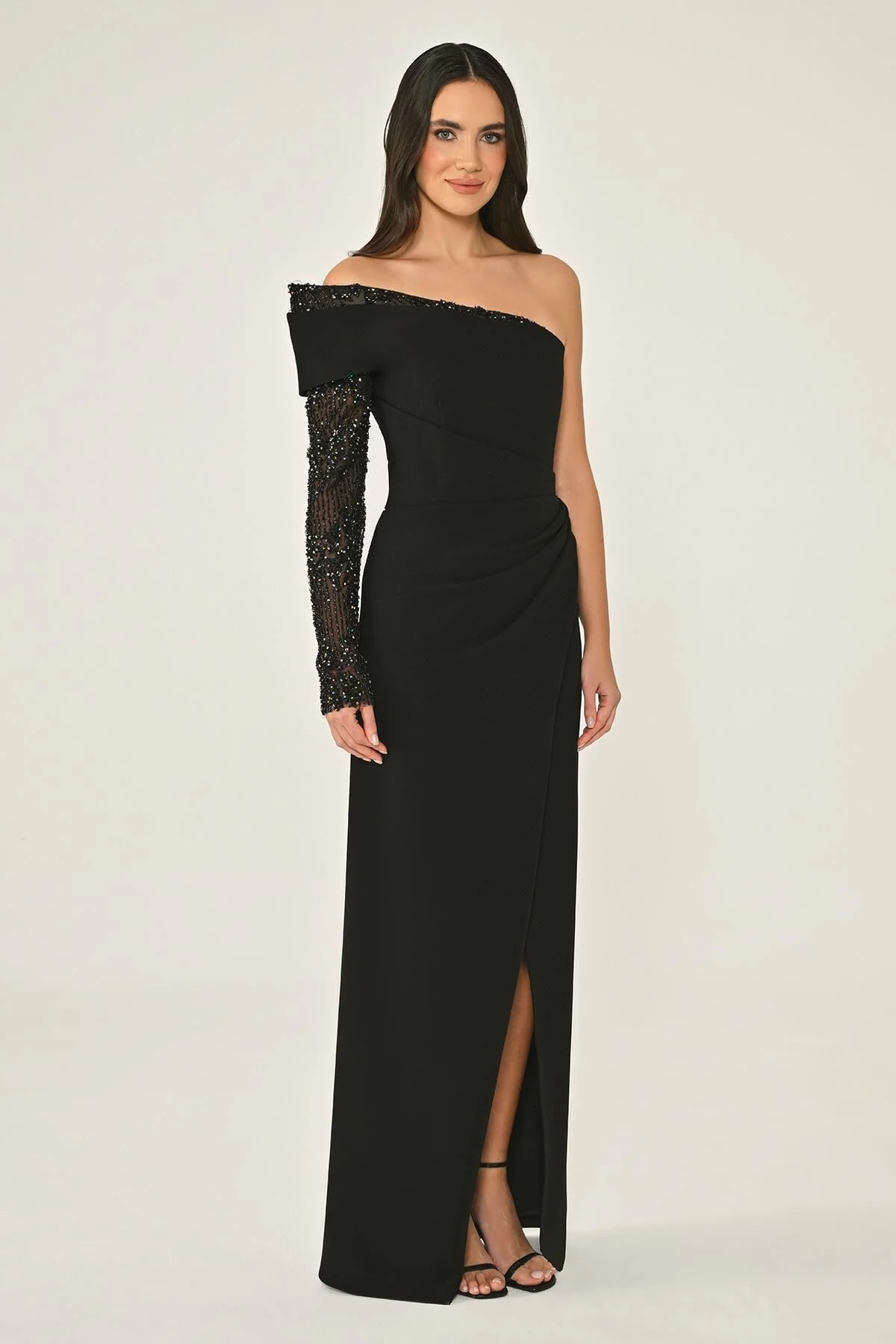 Boncuklu Tek Kollu Önden Yırtmaçlı Krep Uzun Elbise