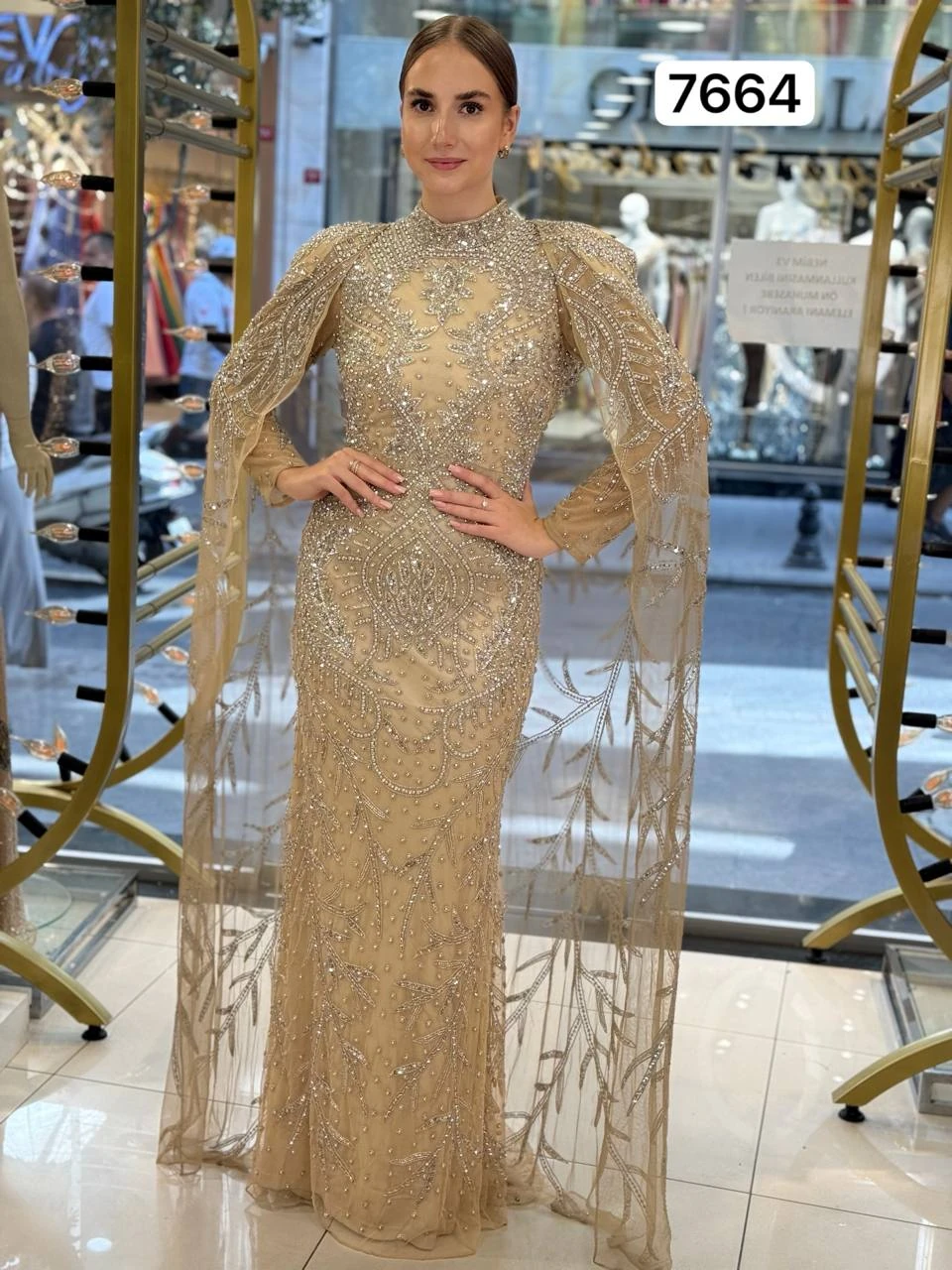 Boncuk ve Taş İşlemeli Pelerinli Abiye Elbise