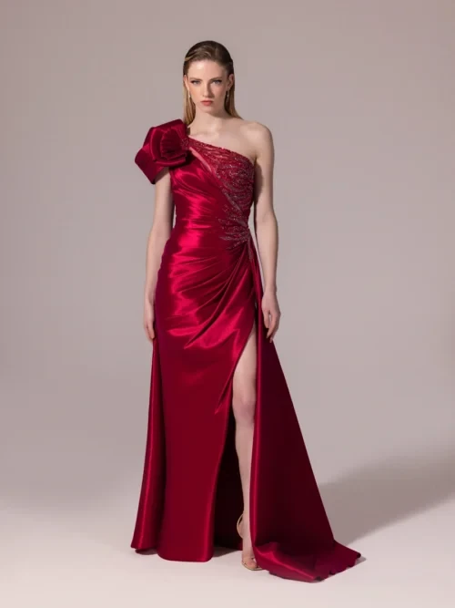 Asimetrik Kesim Göğsü İşlemeli Yırtmaçlı Balık Abiye Elbise