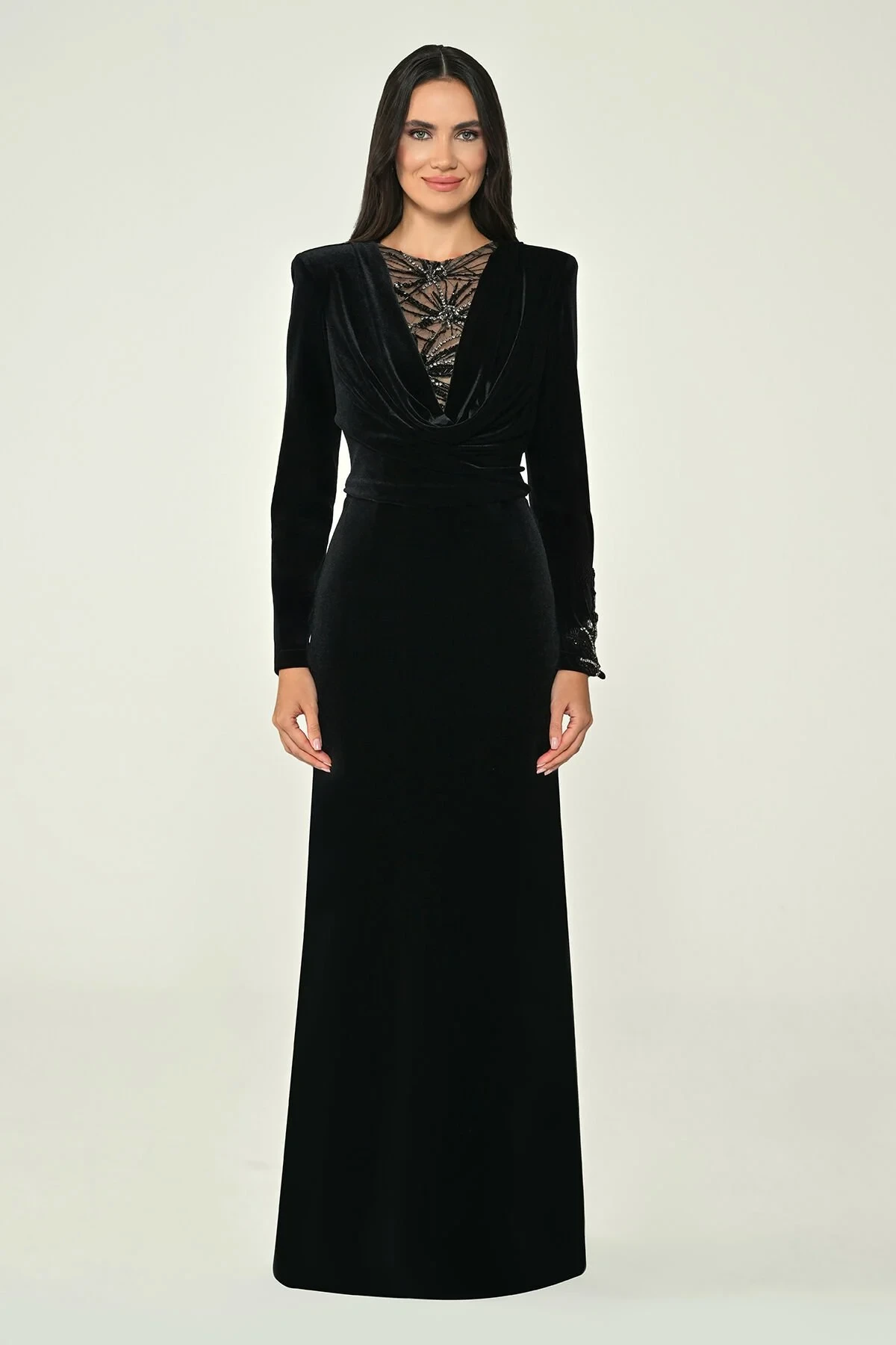 Uzun Kollu Dekoltesi İşlemeli Payet Kadife Uzun Ellbise Siyah 