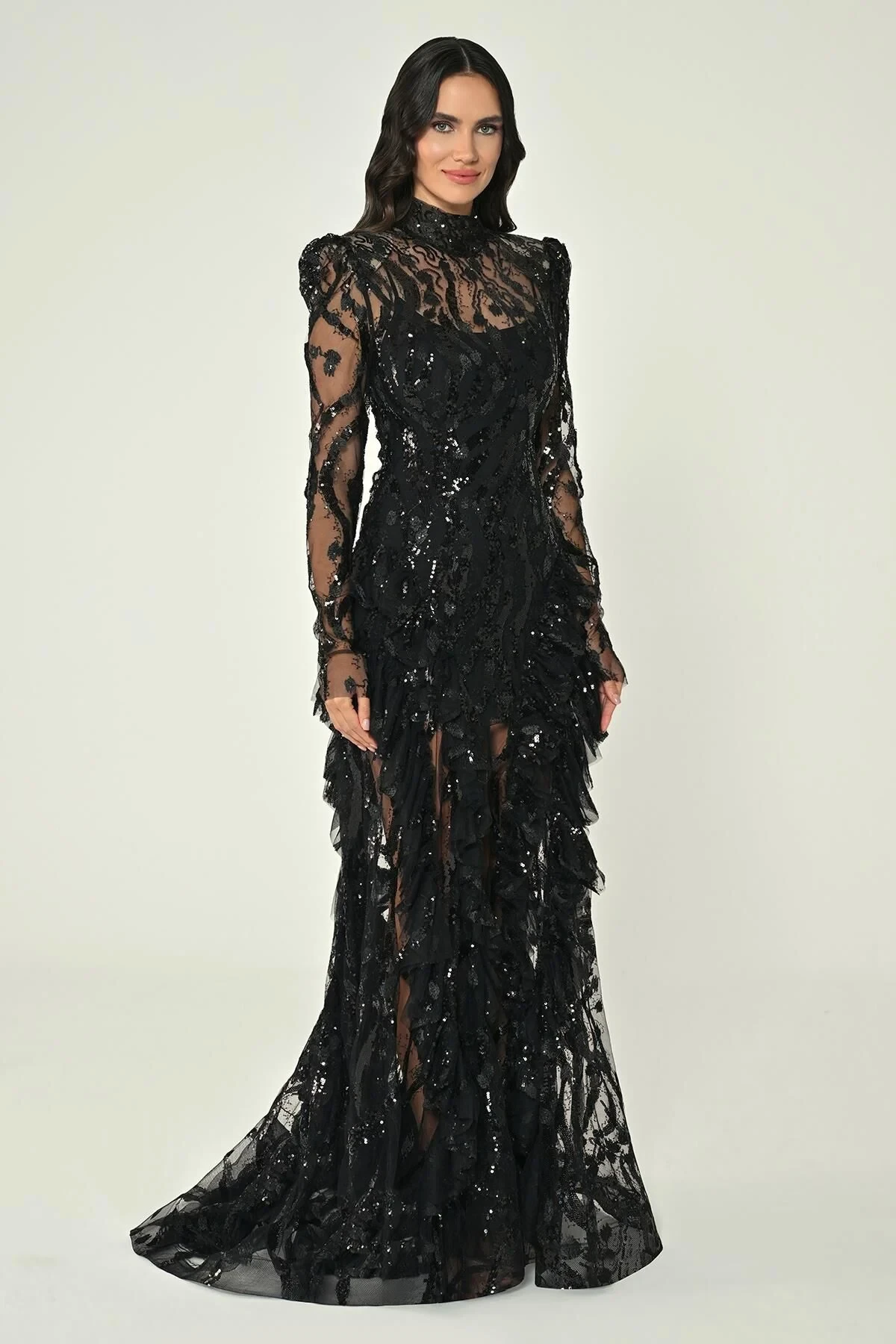 Uzun Kollu Vatkalı Önden Yırtmaçlı Payet Uzun Elbise