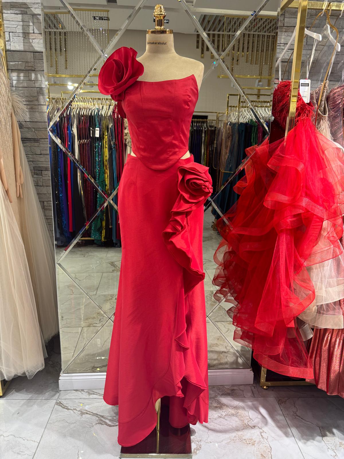 Tek Omuz Büyük Gül Detaylı Abiye Elbise