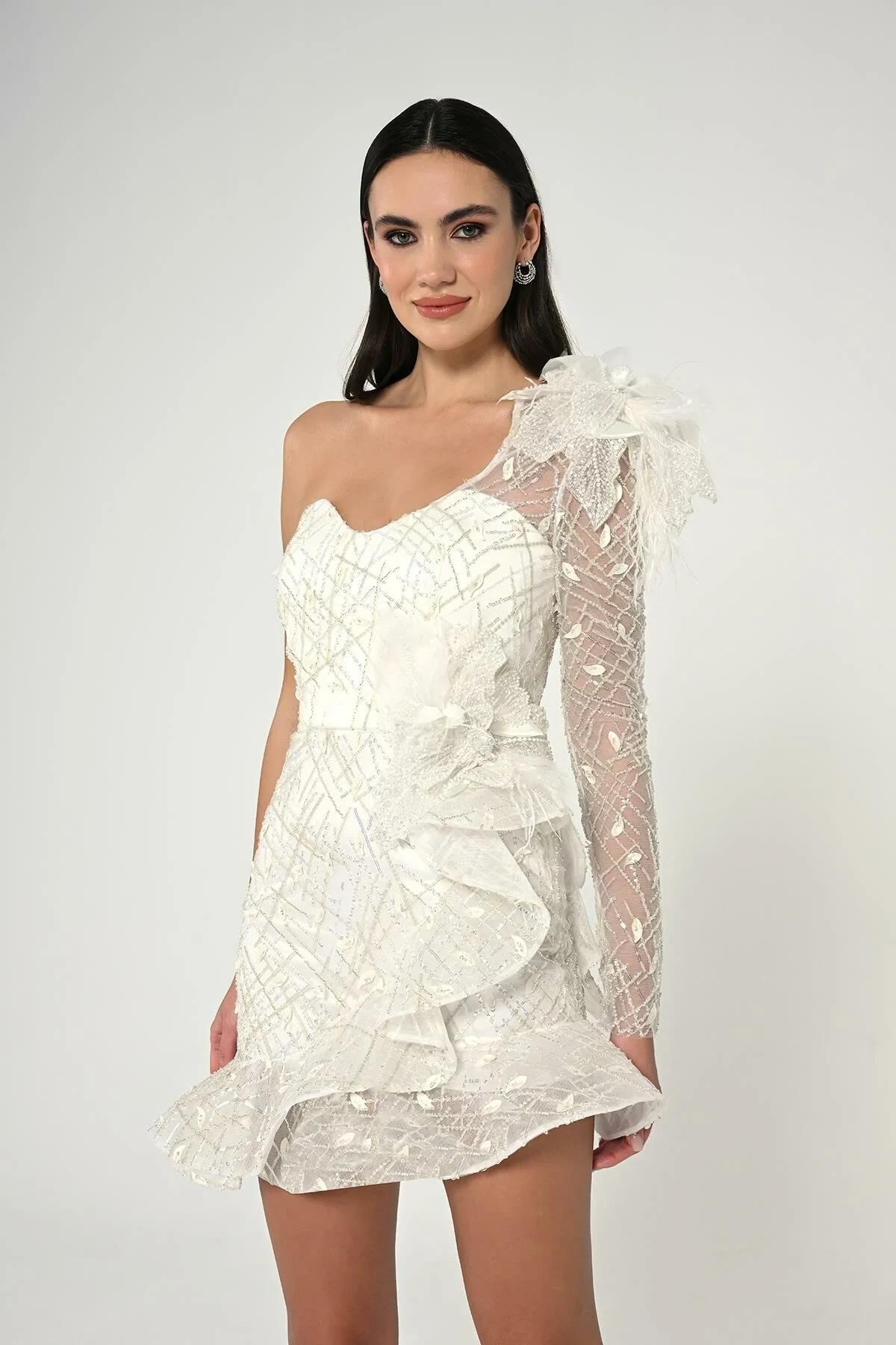 Tek Kol Taşlı Tüylü Kısa Beyaz Elbise