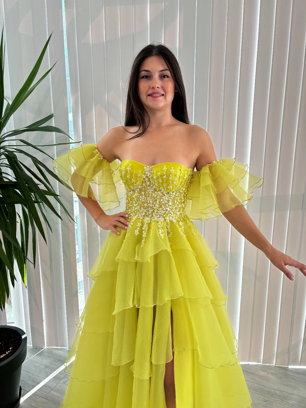 Katlı Tül Detaylı Payetli Abiye Elbise