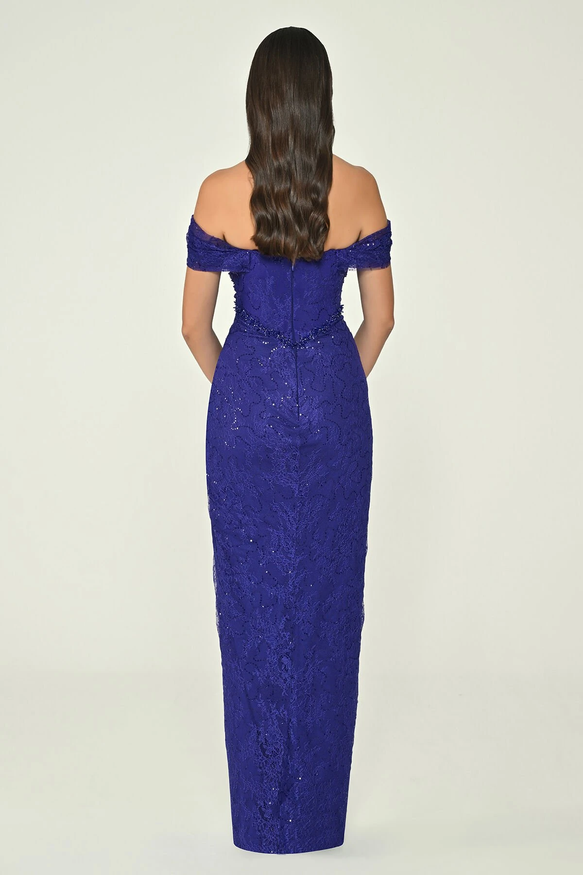 Düşük Omuz Drapeli Simli Dantel Uzun Elbise