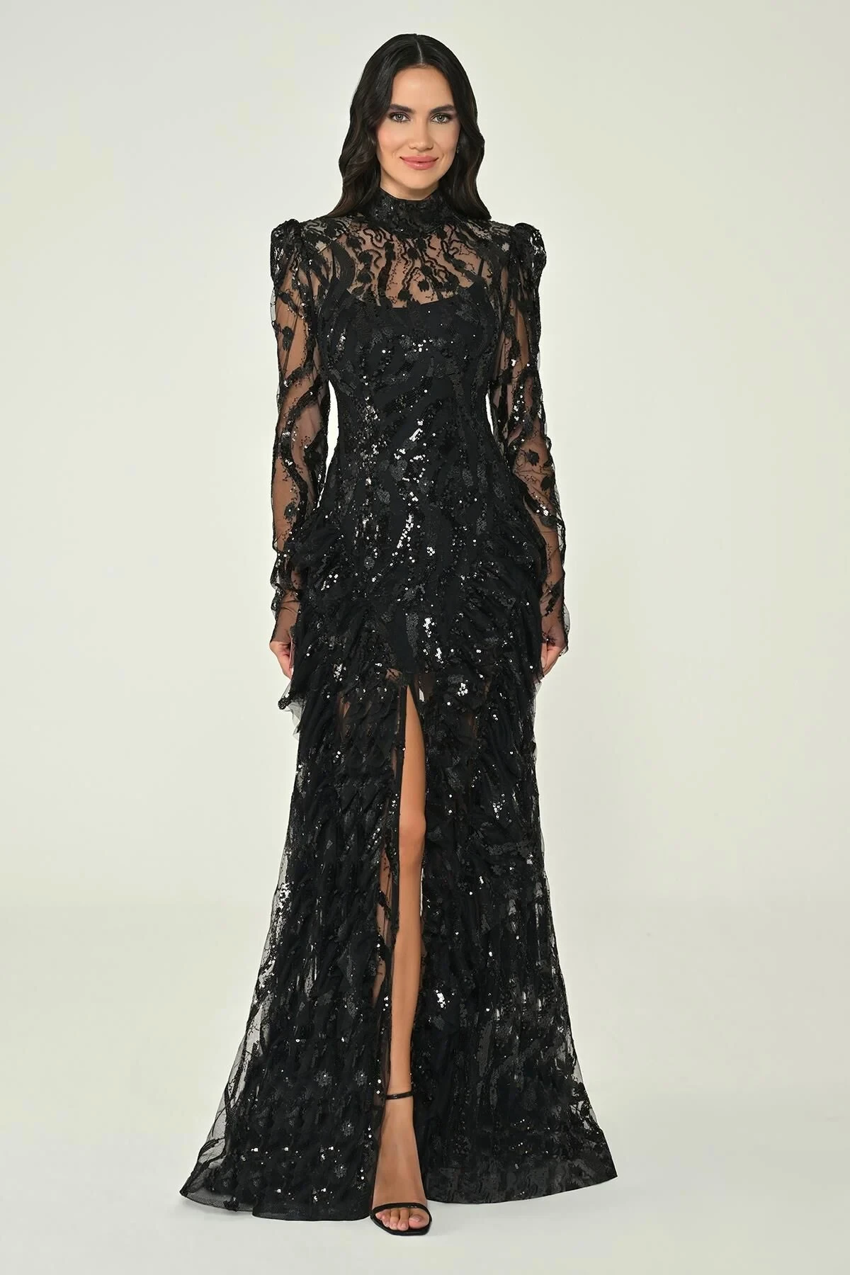 Uzun Kollu Vatkalı Önden Yırtmaçlı Payet Uzun Elbise