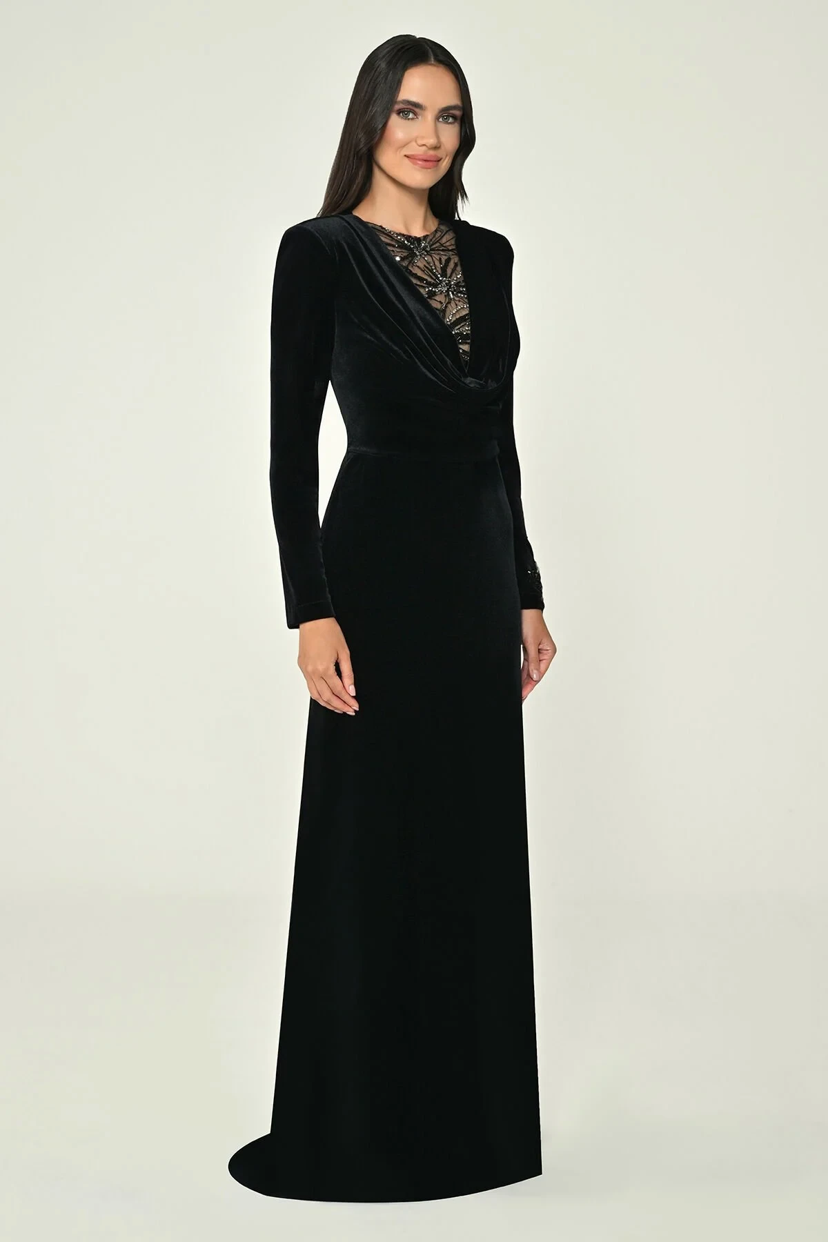 Uzun Kollu Dekoltesi İşlemeli Payet Kadife Uzun Ellbise Siyah 