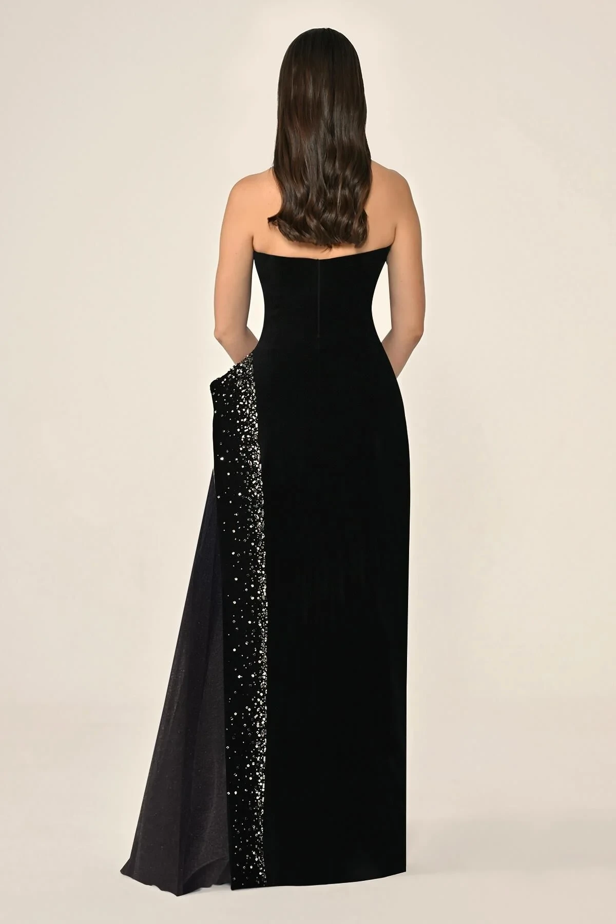 Straplez Eteği Taşlı Tüllü Kadife Uzun Elbise